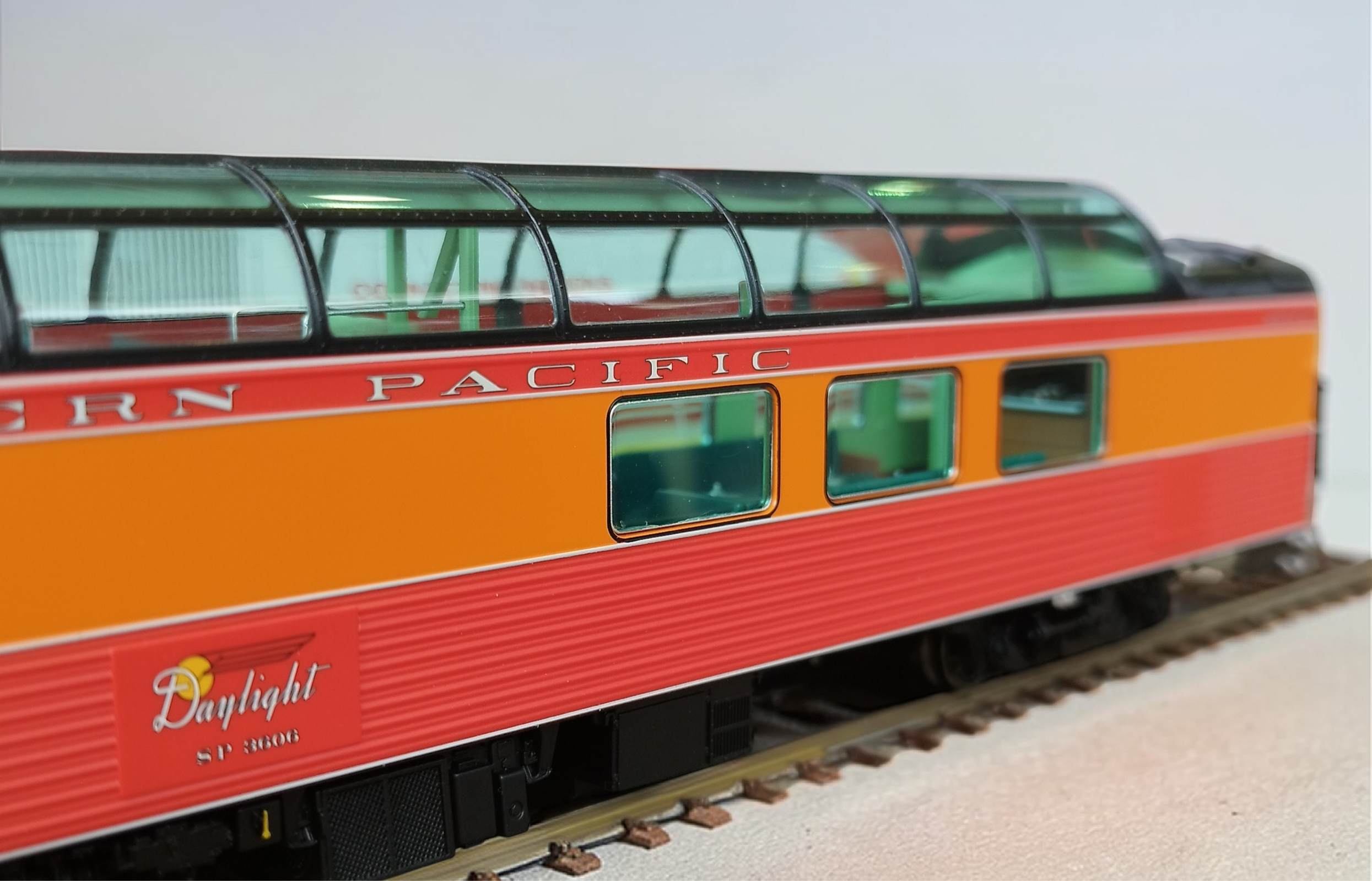 Rapido’s Daylight Dome Lounge HO with lights 