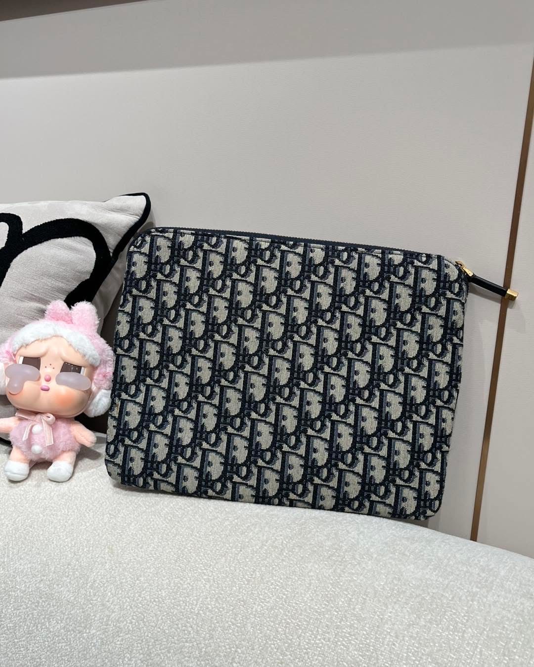 Dior travel pouch clutch bag Oblique Clutch W26cm  x H21cm 100%Authentic,99%new