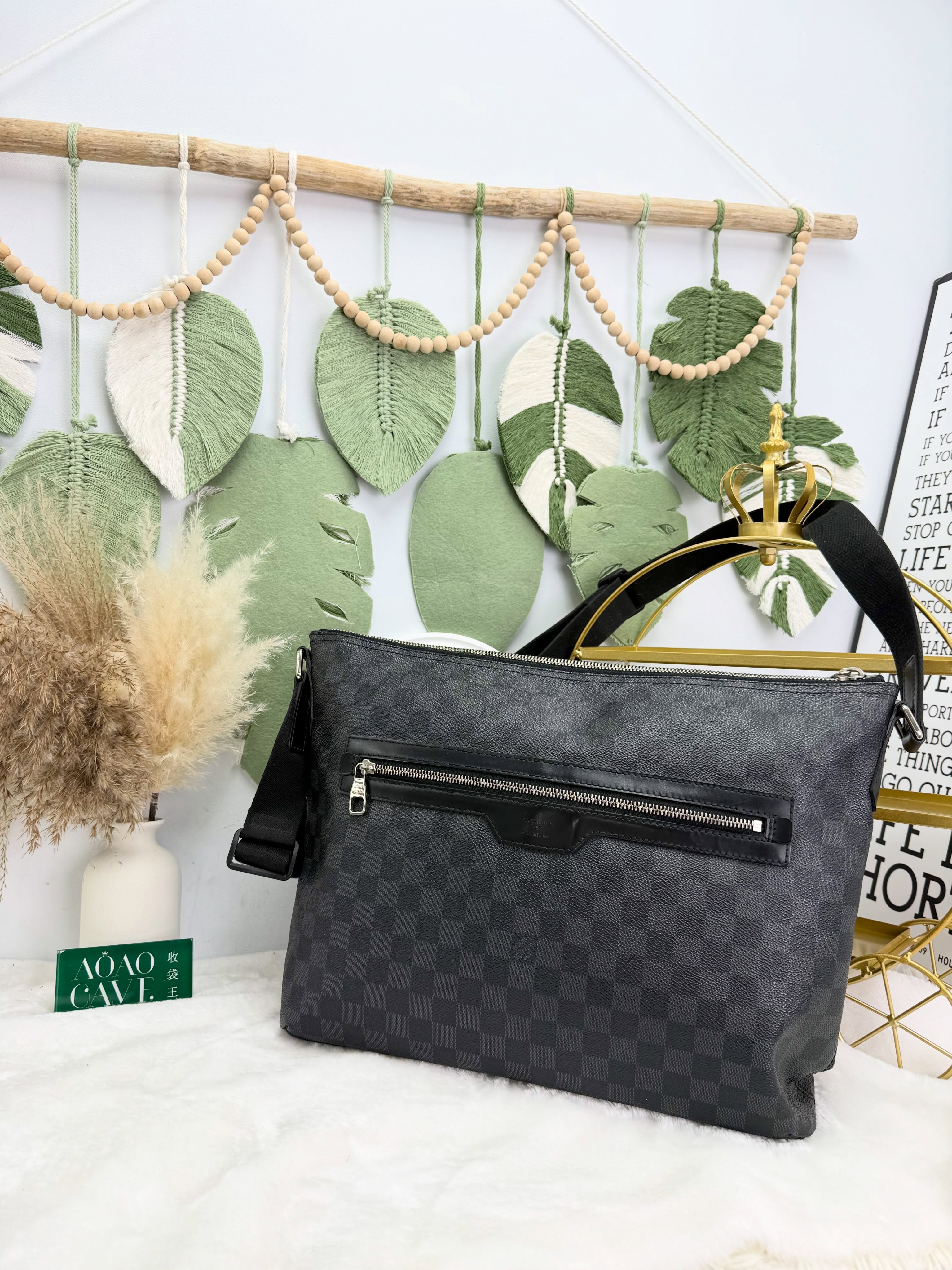Lv👜 PRE OWNED 🛍️Damier Graphite Mick MM  黑灰格仔 斜孭袋🖤