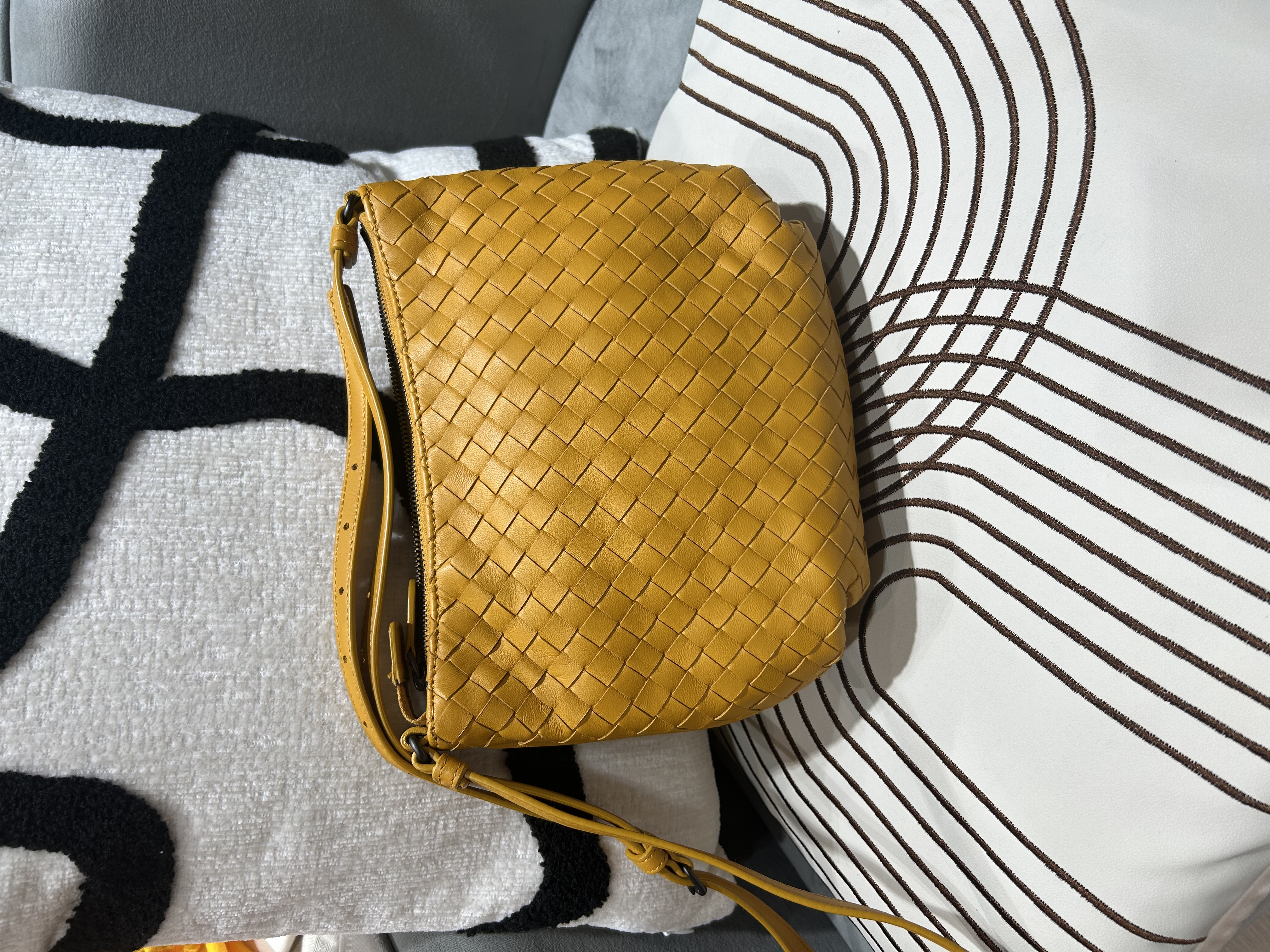 Bottega Veneta BV Intreccio Crossbody Bag  100%Authentic ,98%new 