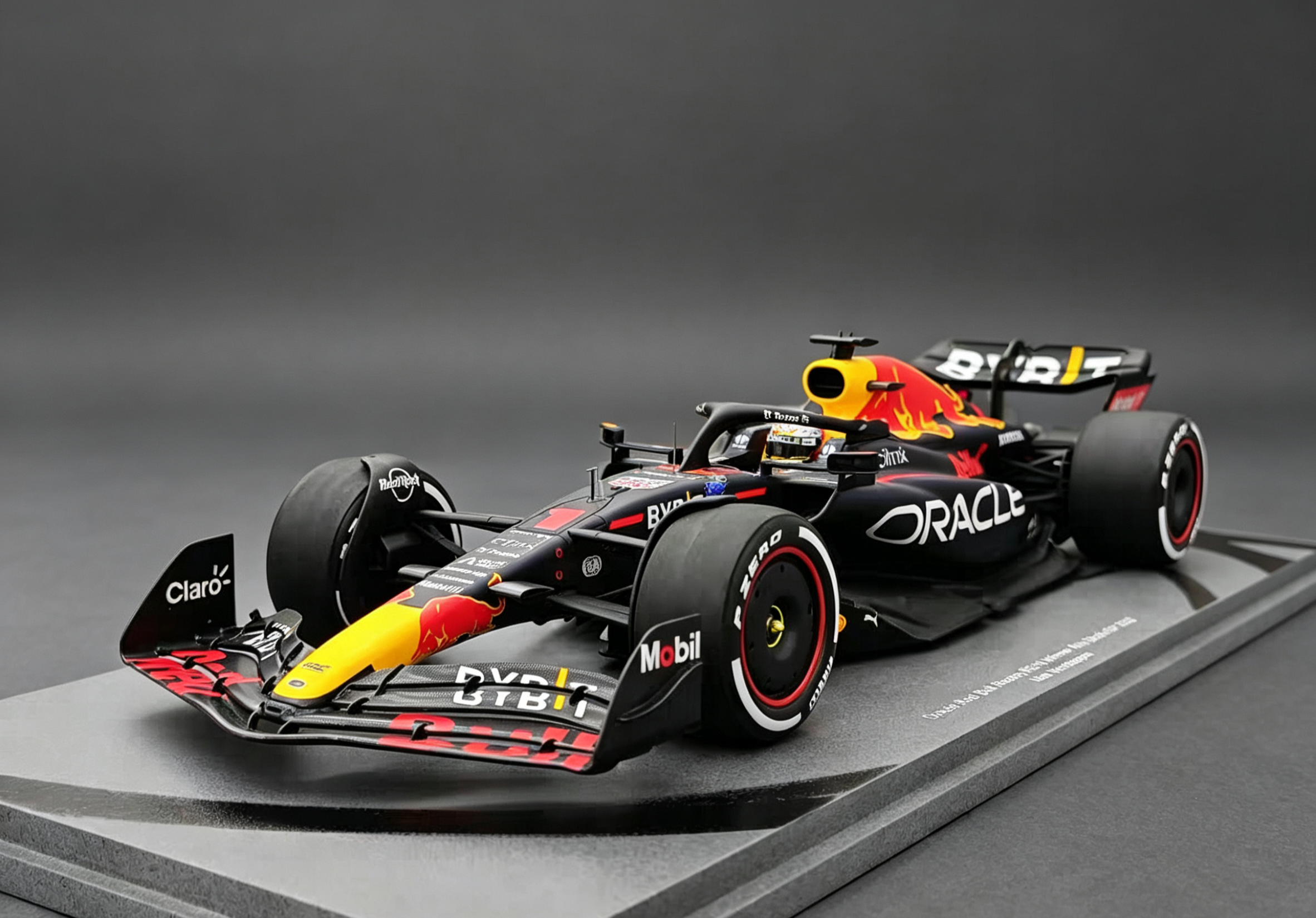 Spark 1/18 2022阿布扎比站 RB18 维斯塔潘F1 