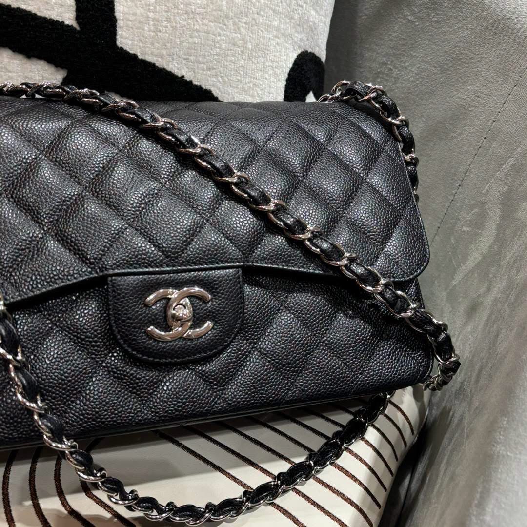 Chanel classic flap jumbo A58600 cf30 黑色荔枝牛皮銀扣，100%Authentic, 95%new ✅18card✅dust bag ✅box  