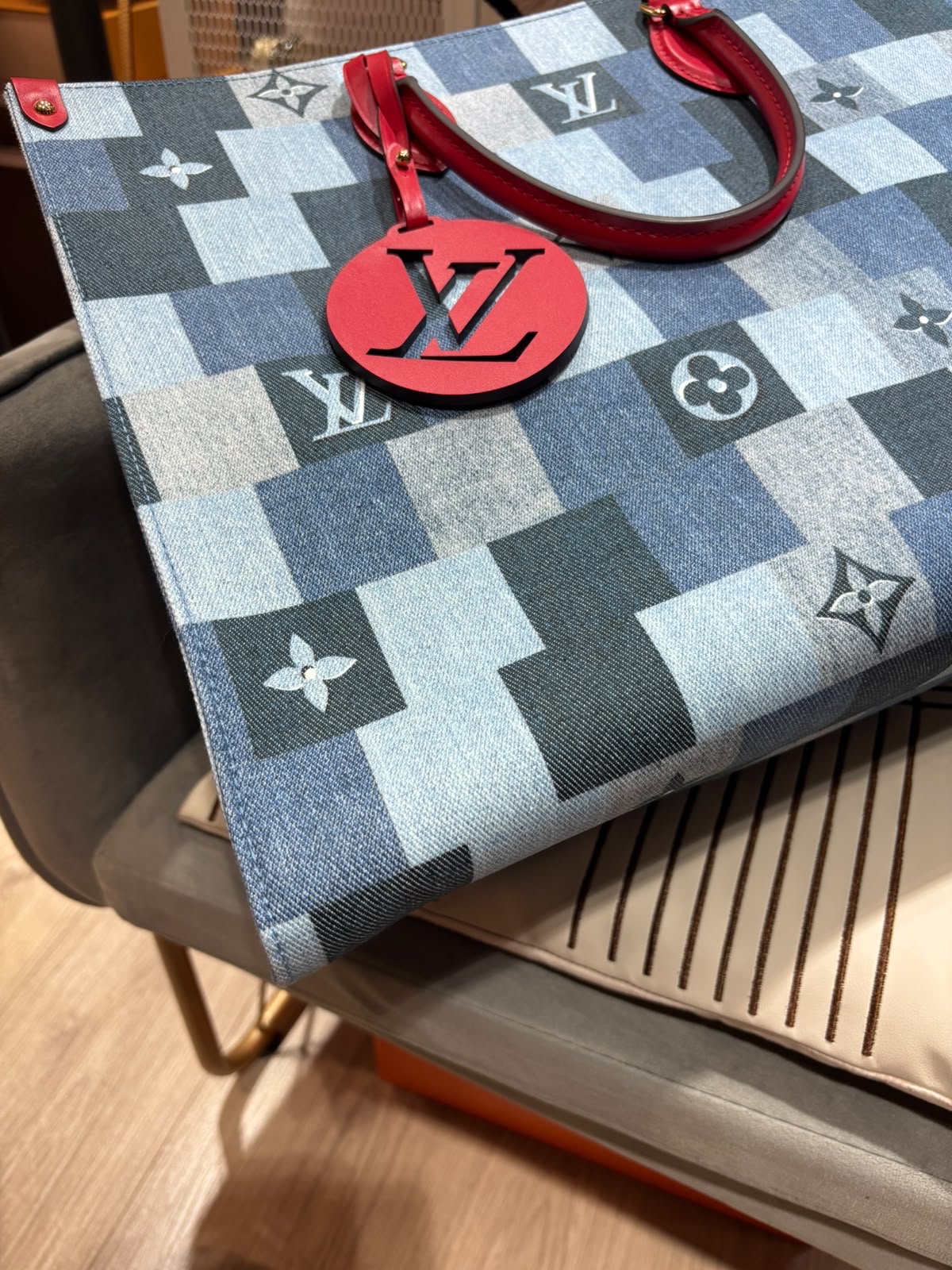 Lv OnTheGo M44992 Denim 限量版patch work 牛仔布100%Authentic, unused 99%New ✅Dust bag