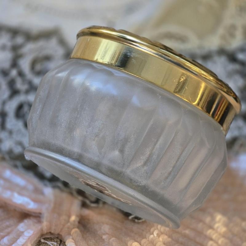 Vintage C.a. 1960s Canadian Cherub Pattern Golden Lid Frosted Glass Large Powder Box (MT2395)