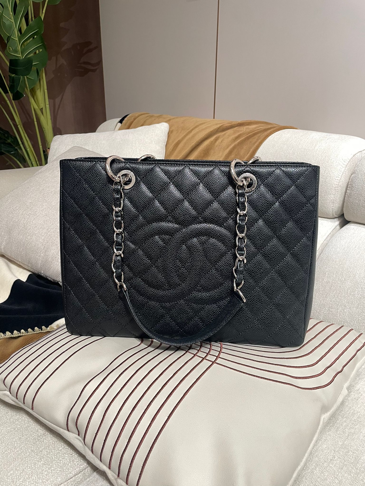 Chanel GST 黑色荔枝牛皮銀扣 100Authentic, 98%New ✅20Card✅Dust bag