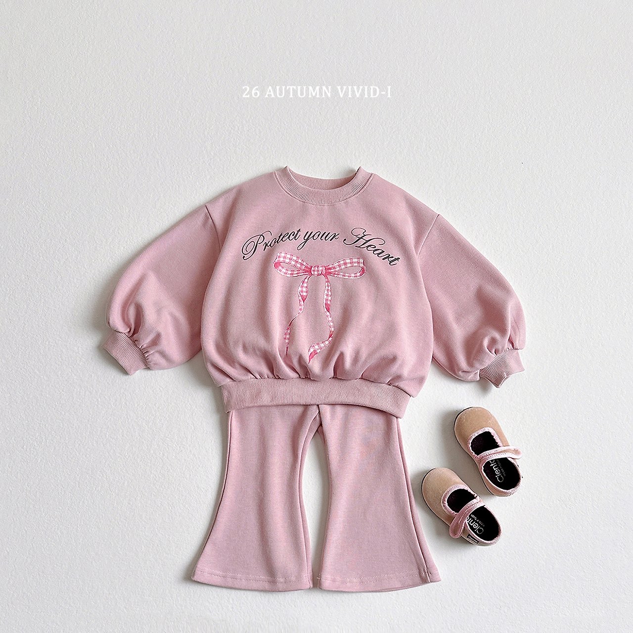 Vivid | Pink ribbon up and down