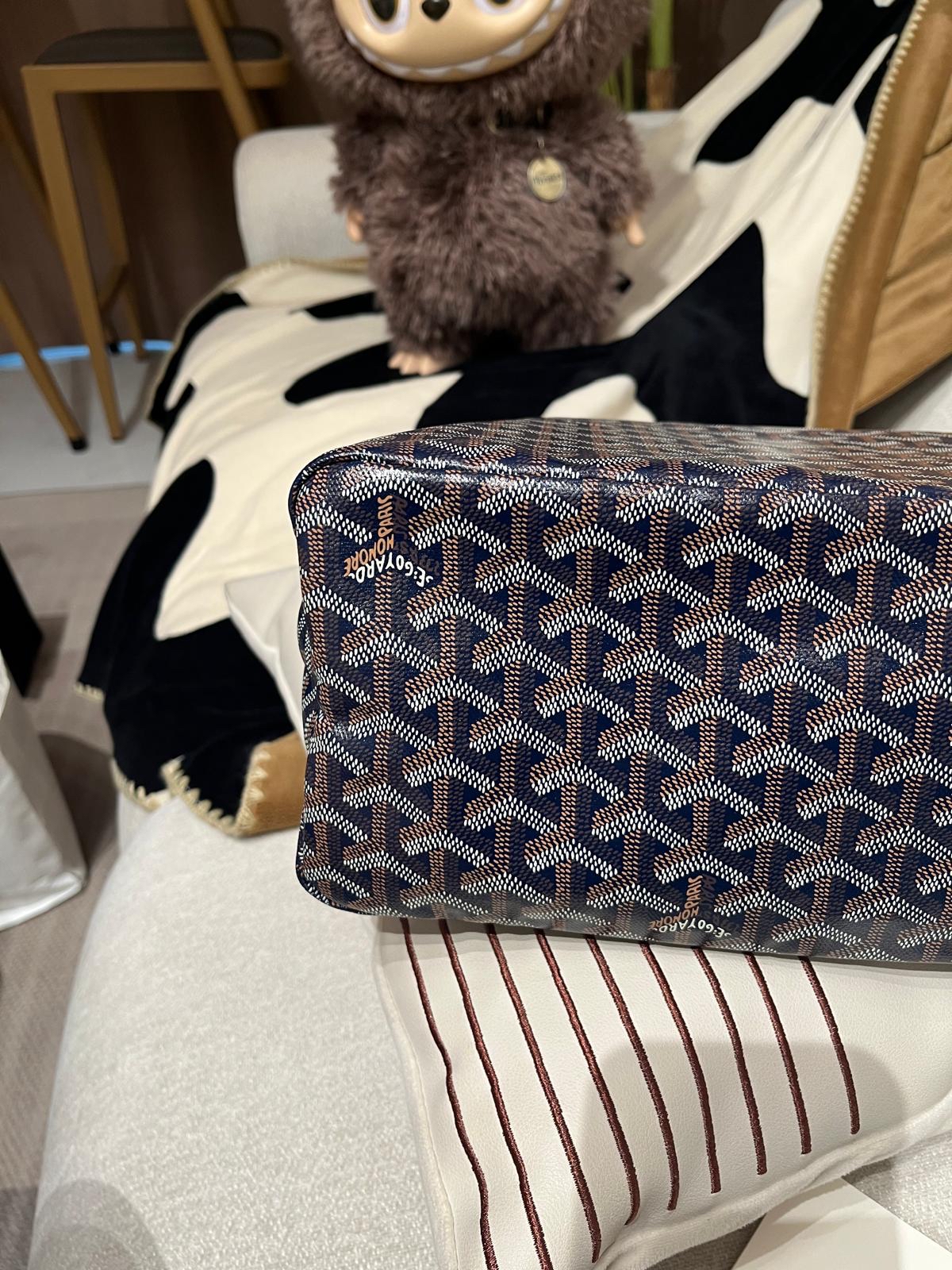 Goyard boheme hobo  Navy 100%Authentic, 95%new ✅收據✅pouch ✅dust bag