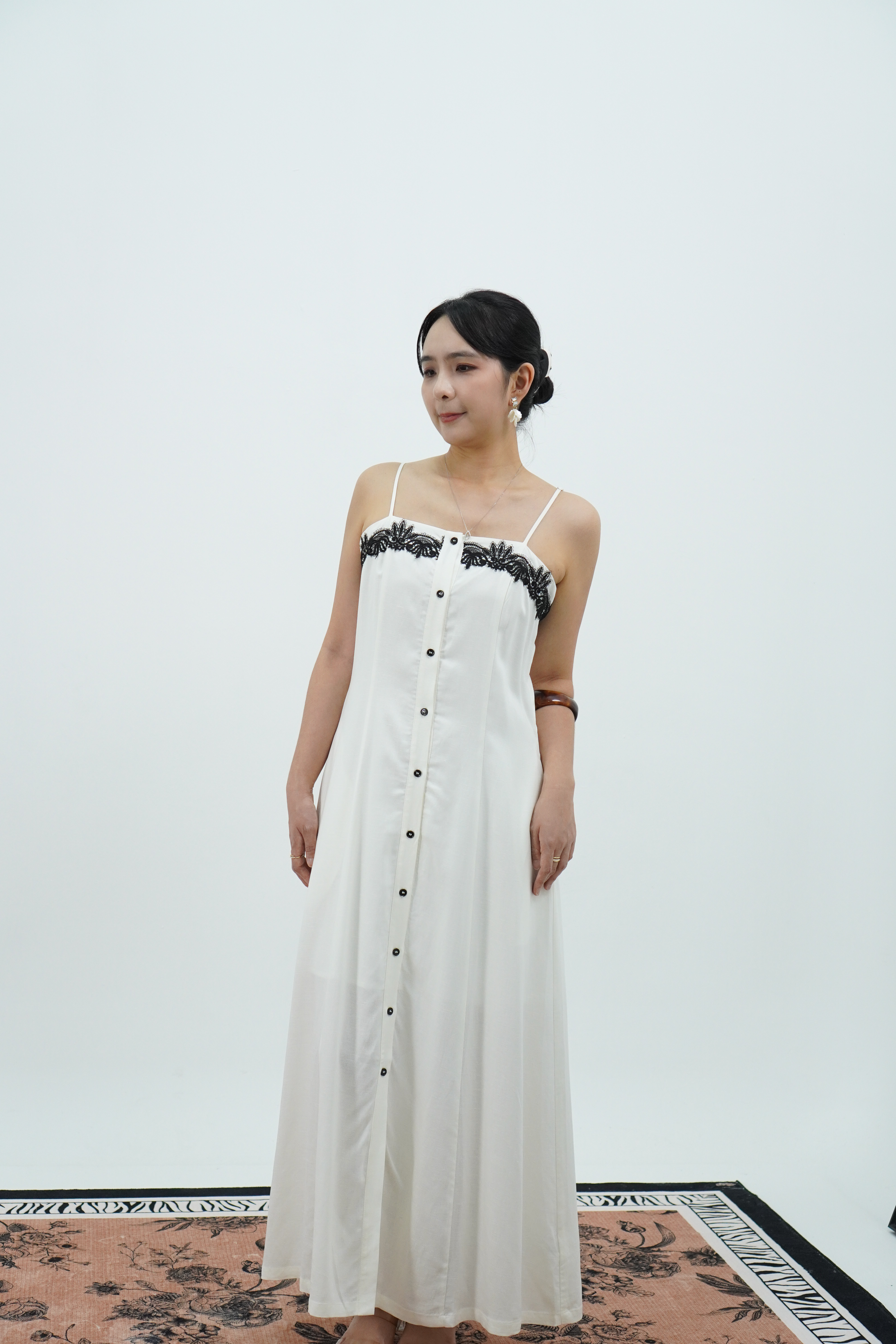 亚麻绣花吊带连衣裙 Linen Strappy Dress