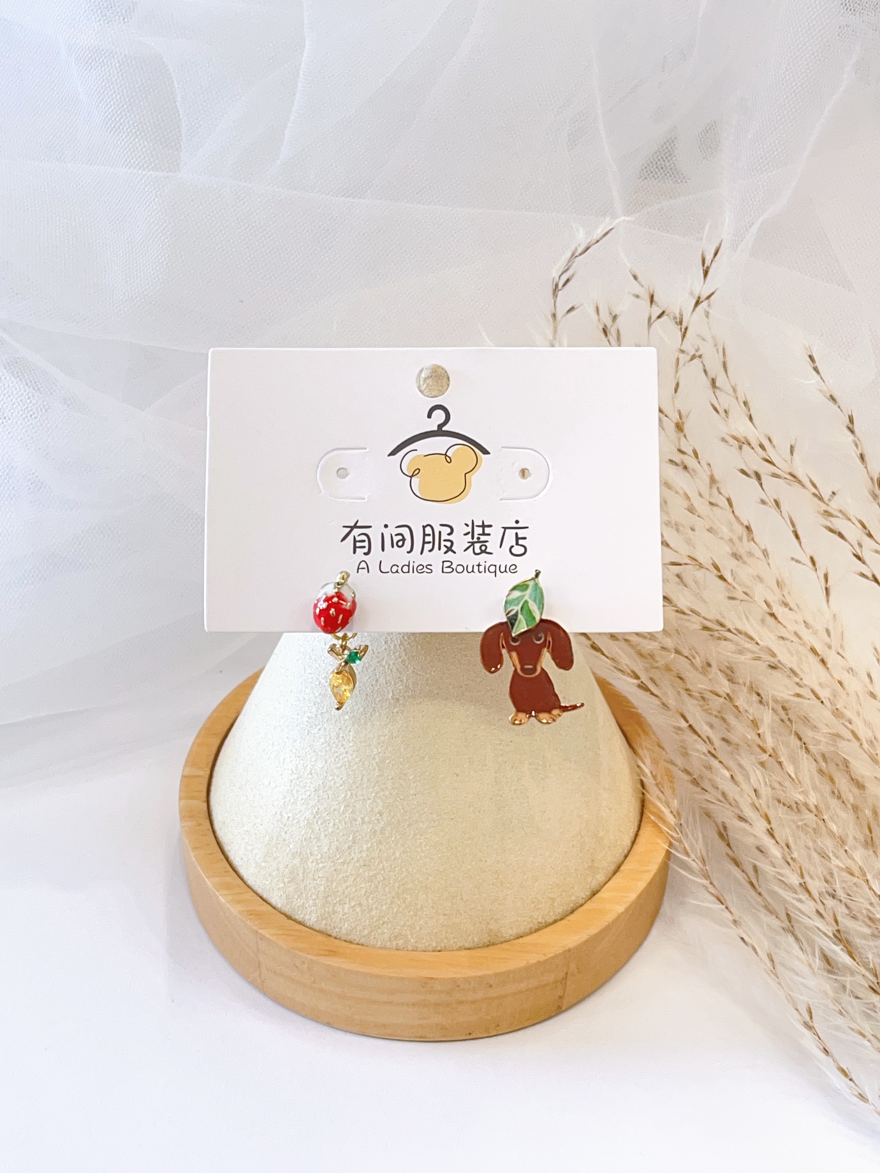 卡通腊肠狗草莓不规则耳环