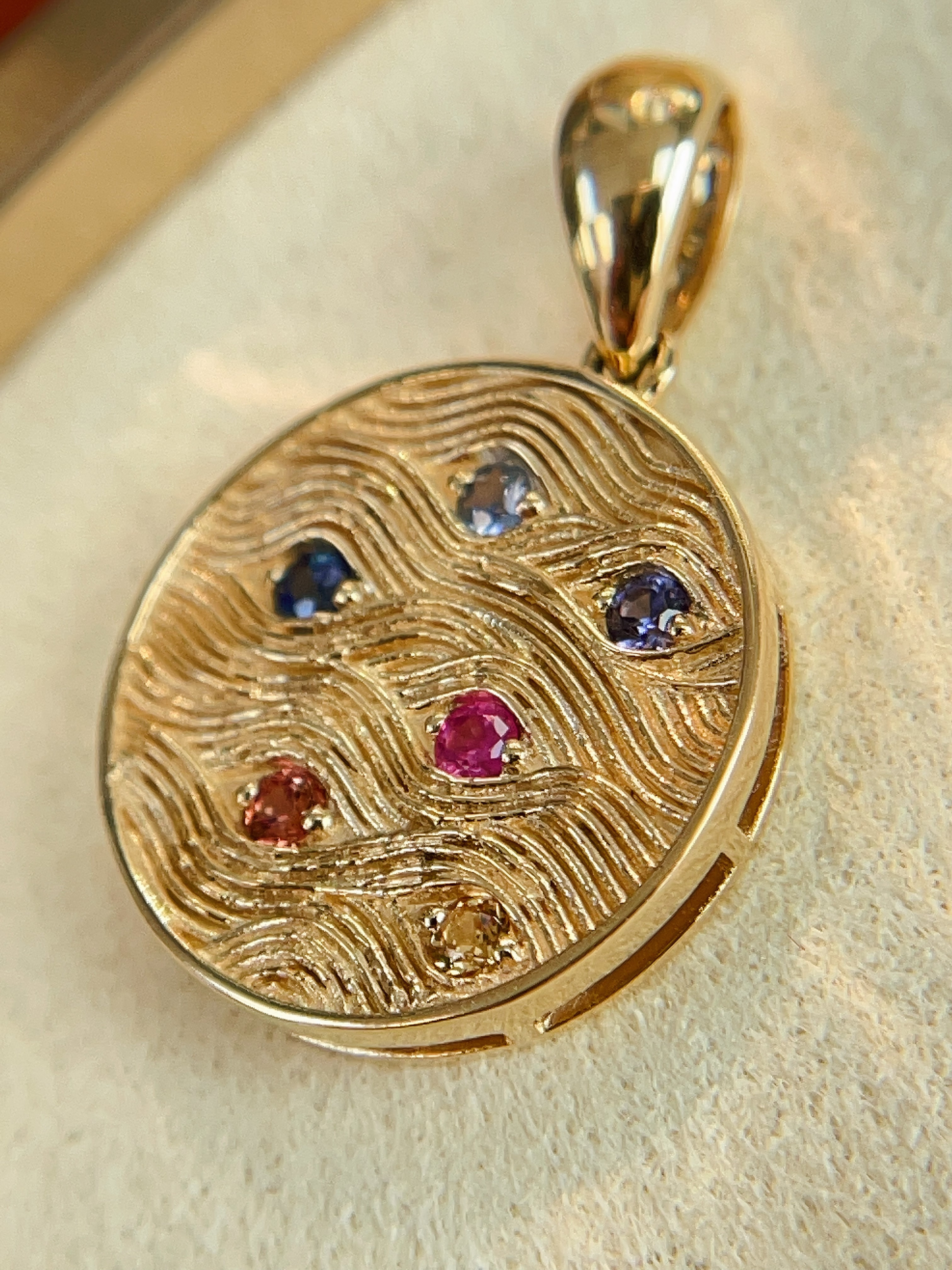 Ocean Wave Multi-Sapphire Gold Disc Pendant N031270