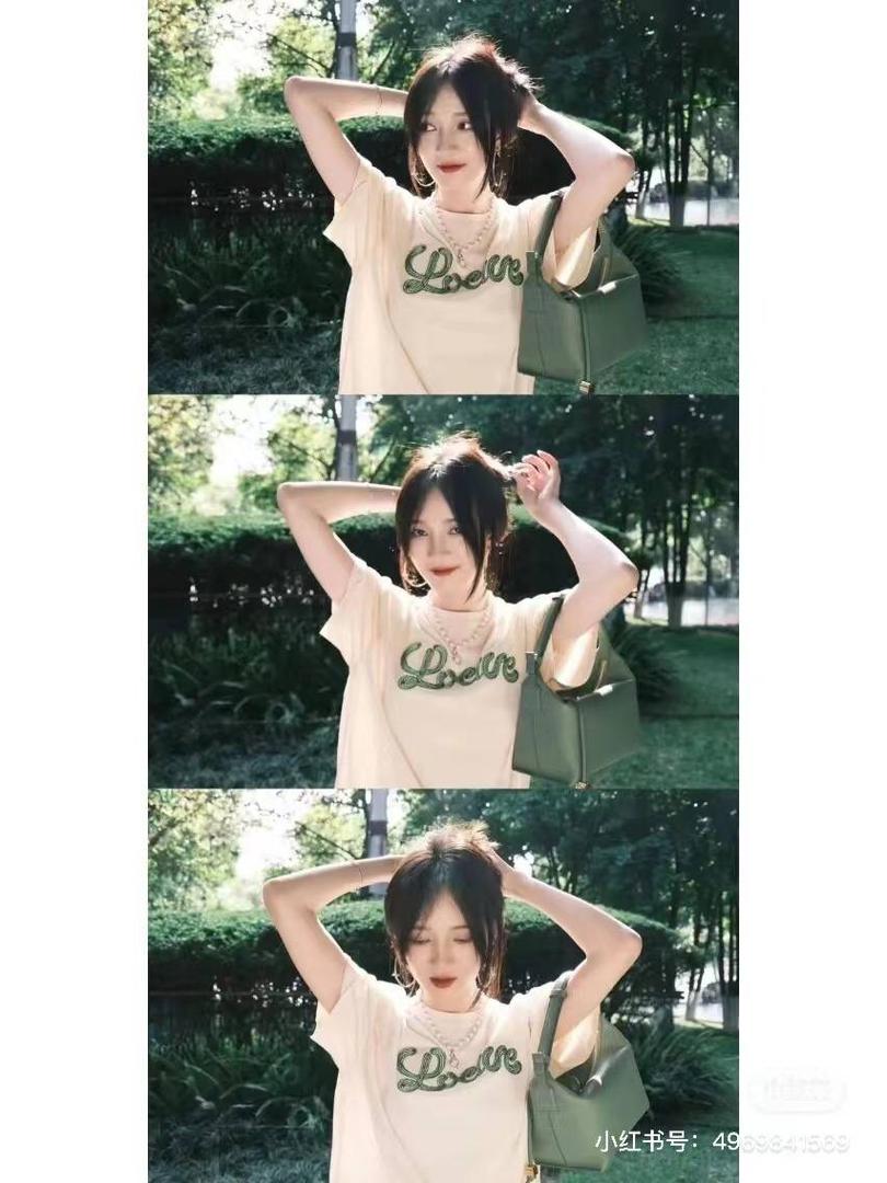 * 小号纳帕牛皮 𝐂𝐮𝐛𝐢 手袋👜 颜色：竹青绿 尺寸：21-17-13cm（中部最宽24cm） 编码：062207 Cubi手袋是一款宽敞的手拎肩包，带有牛皮革底座和柔软的包身。拉链头上的心形骰子五金🎲。肩背或手拿*可调节肩带*拉链封口，牛皮革拉链头*内部插袋*人字纹棉纺布内衬里*Anagram压纹