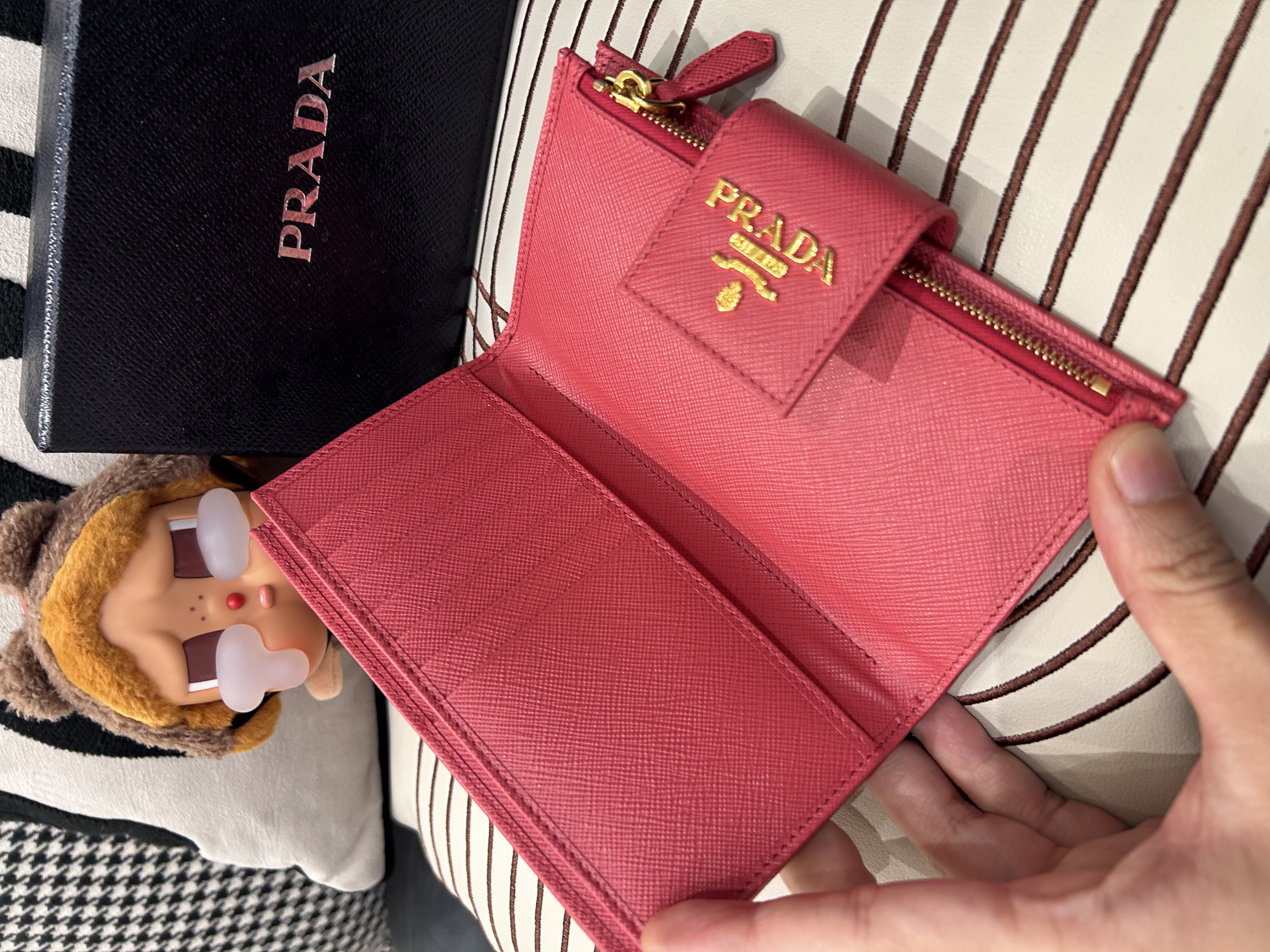 未使用品 Prada wallet 牛皮金扣 100%Authentic,unused  ✅box