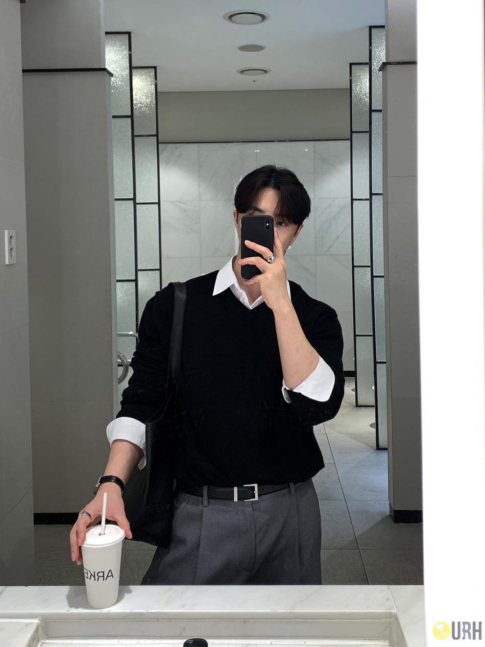 【100%保證韓國直送】極致柔軟莫代爾粘膠混紡高級感俐落 V 領針織衫 👕 [12 color] RL114863