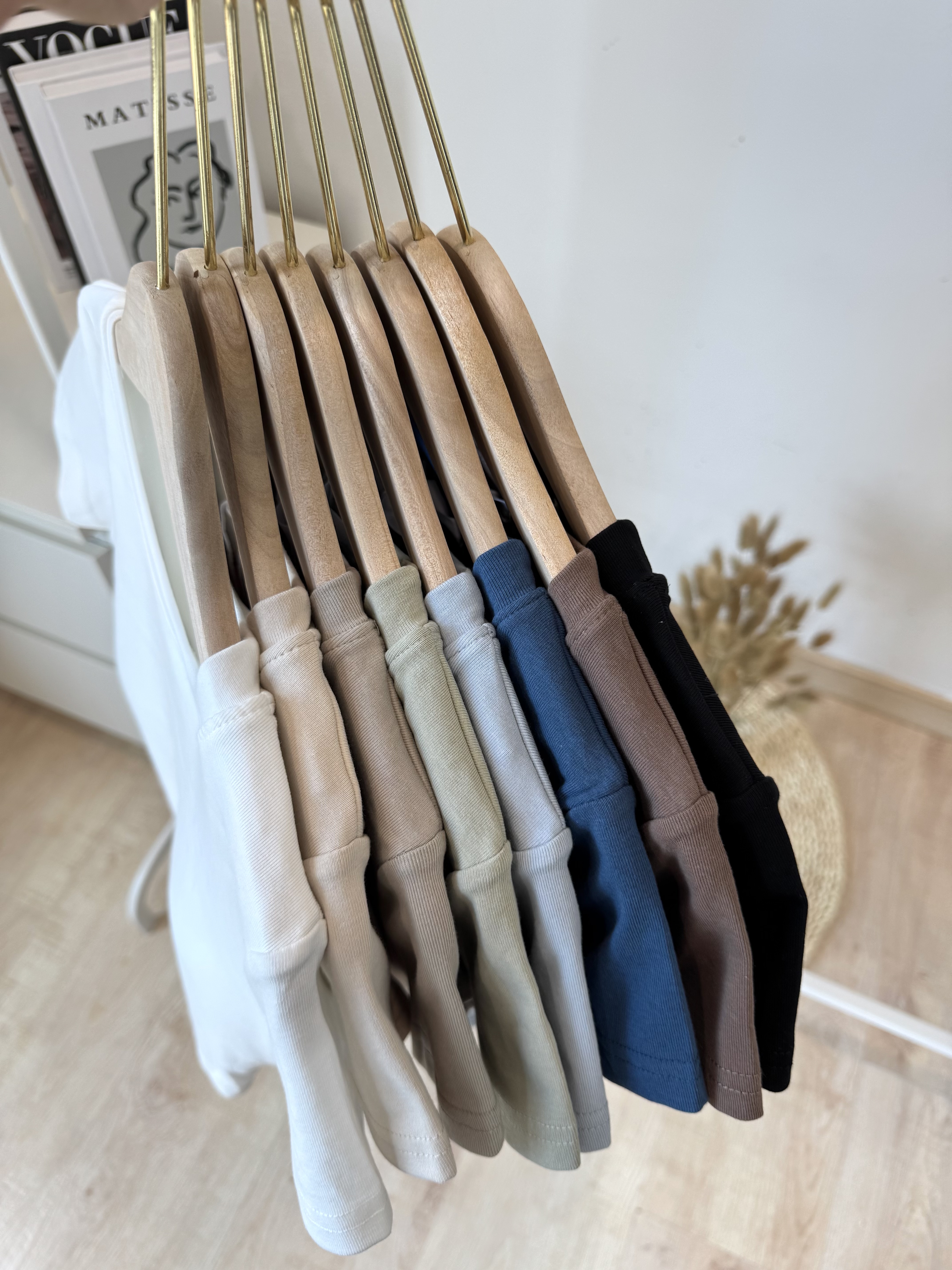 【跑量福利价】Jelly Buny Daily Plain Padded Crop Tee (Removable) 自带胸垫果冻纯色短款Tee(胸垫可拆卸) 【 8 Colours 】