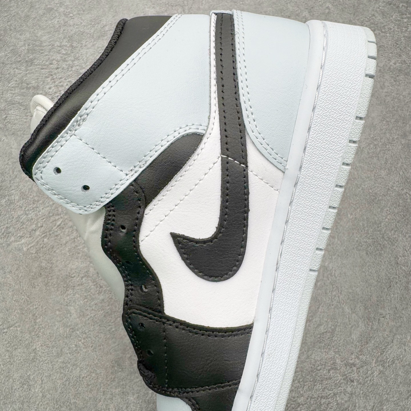 Nike Air Jordan 1 Mid DQ8426-002