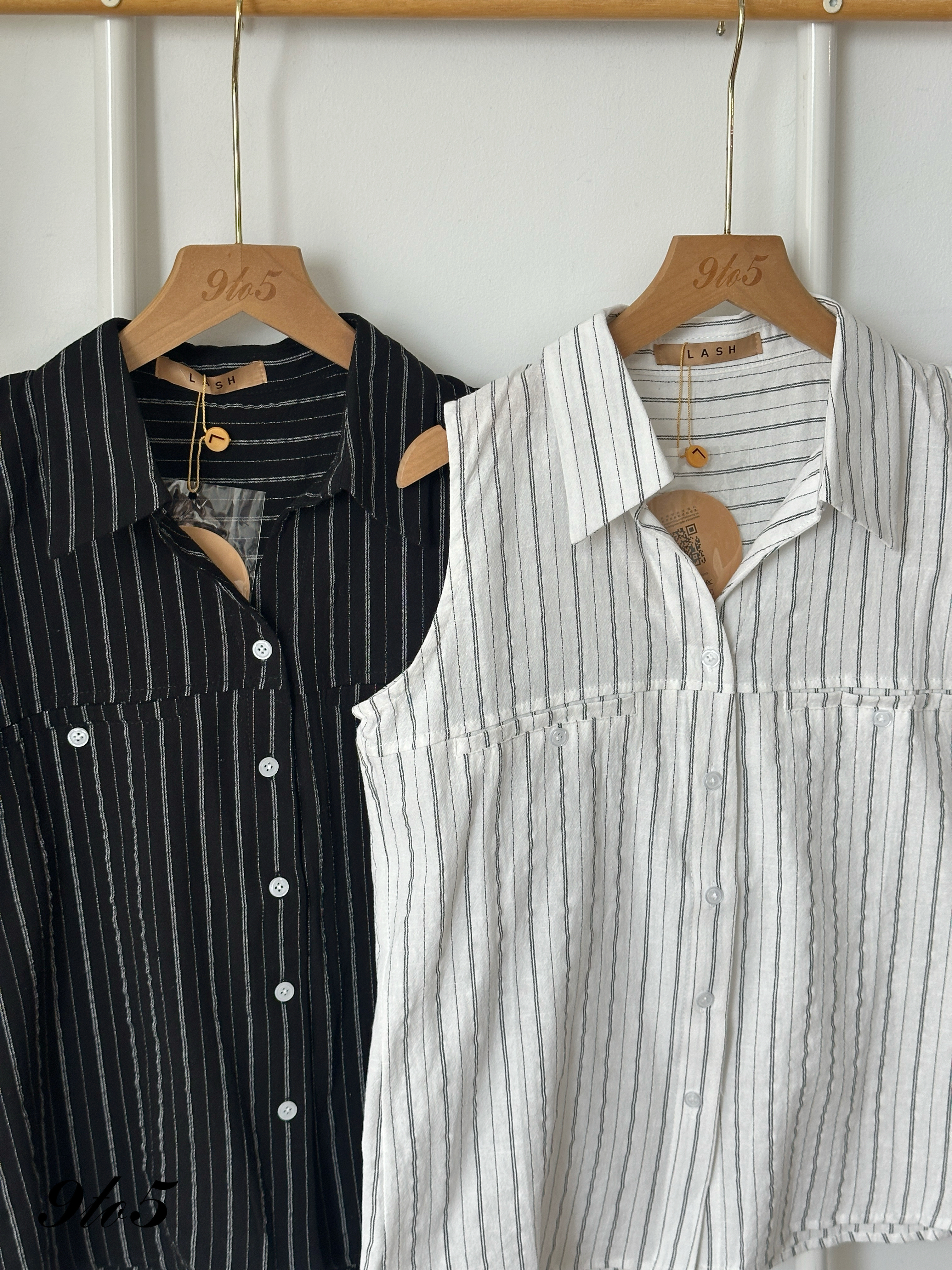 T4385 Sleeveless Stripe Shirt - Black & White