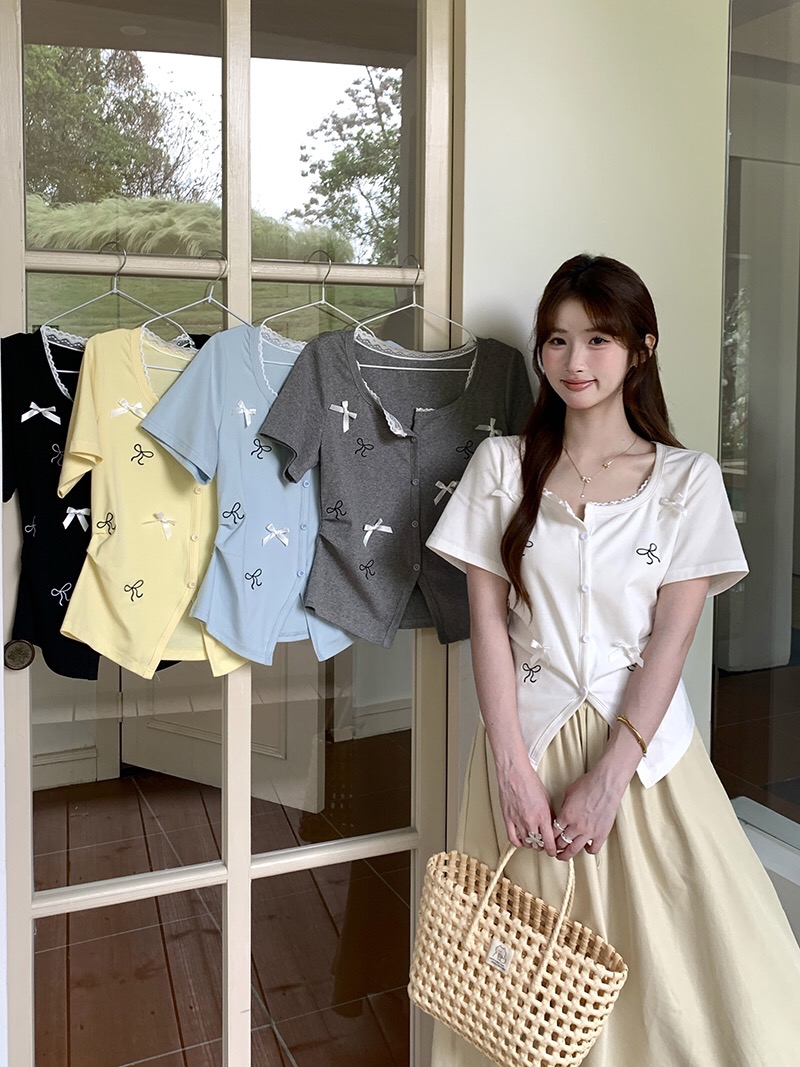 B27(24008) 韩系甜美风蕾丝花边领立体与印花蝴蝶结5色上衣