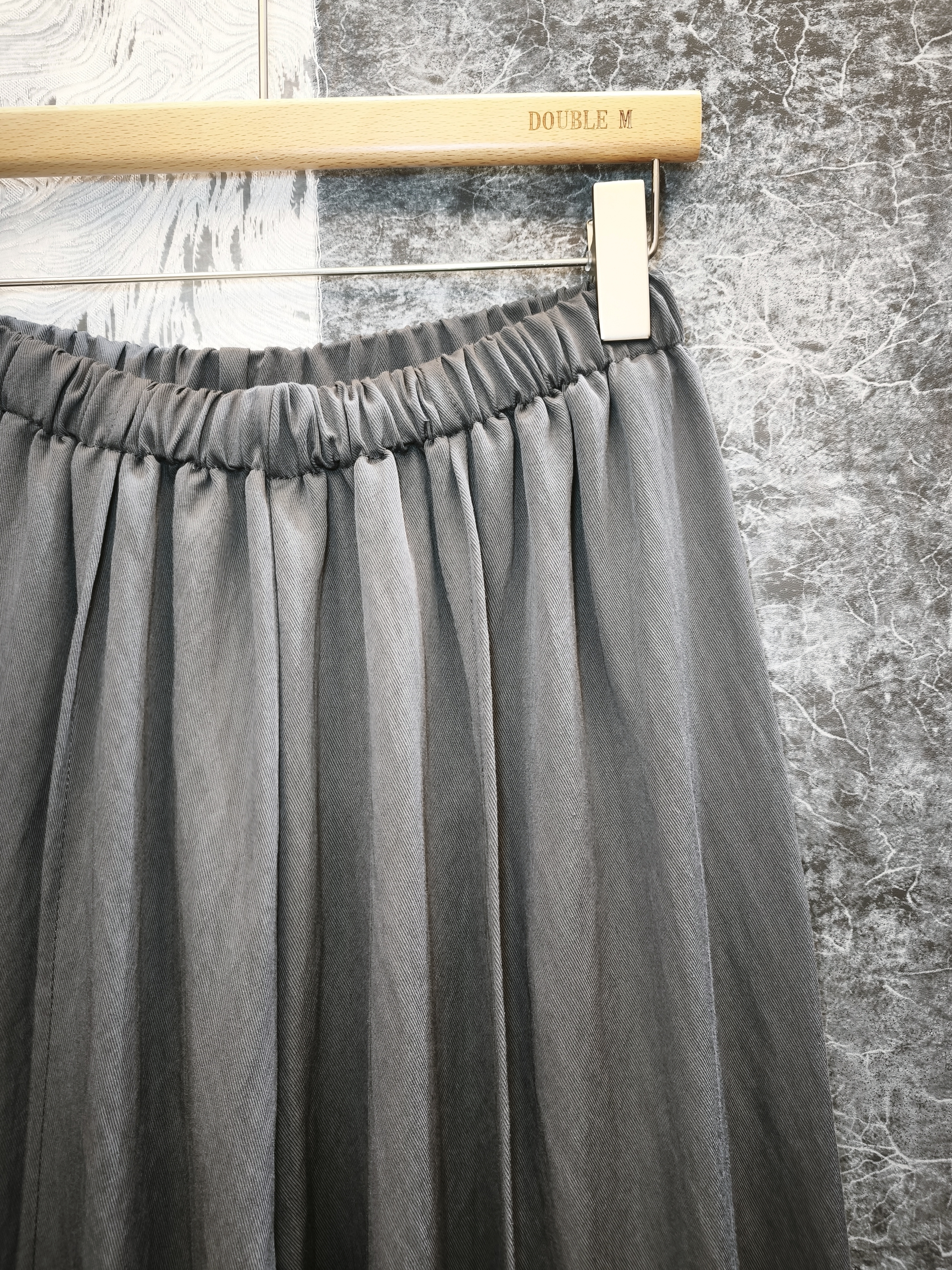 前骨簿料直筒褲