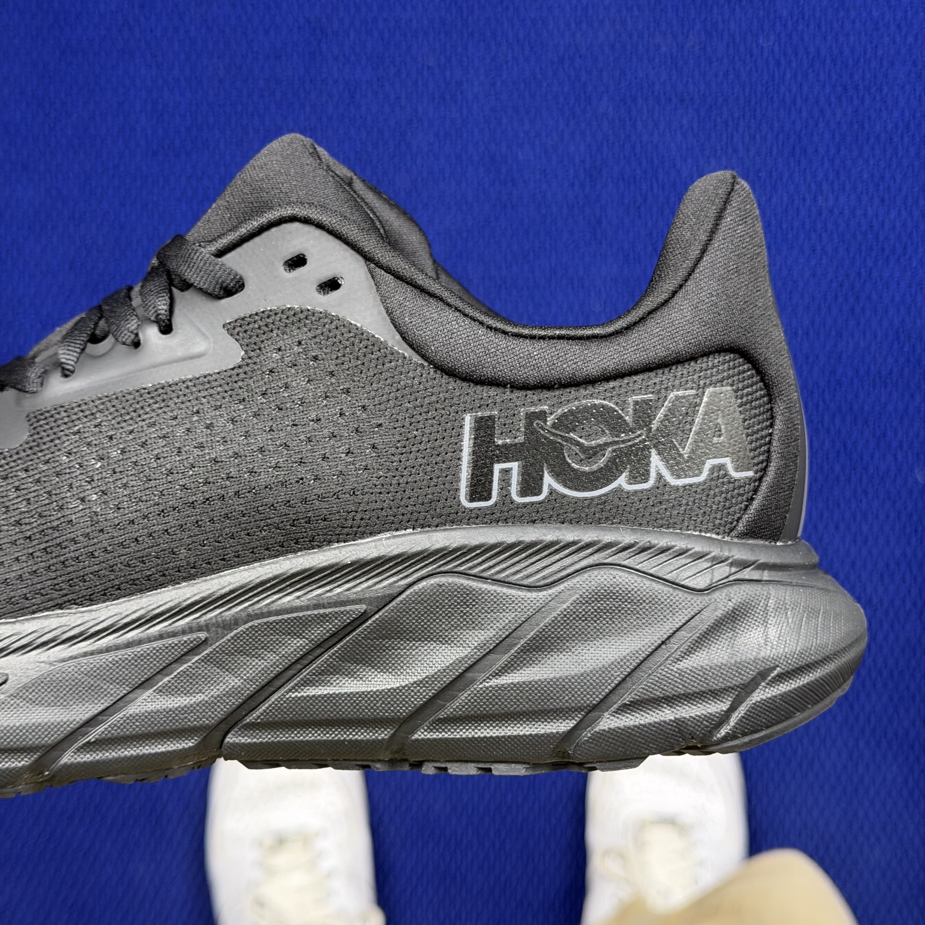 Hoka One One Arahi 7
