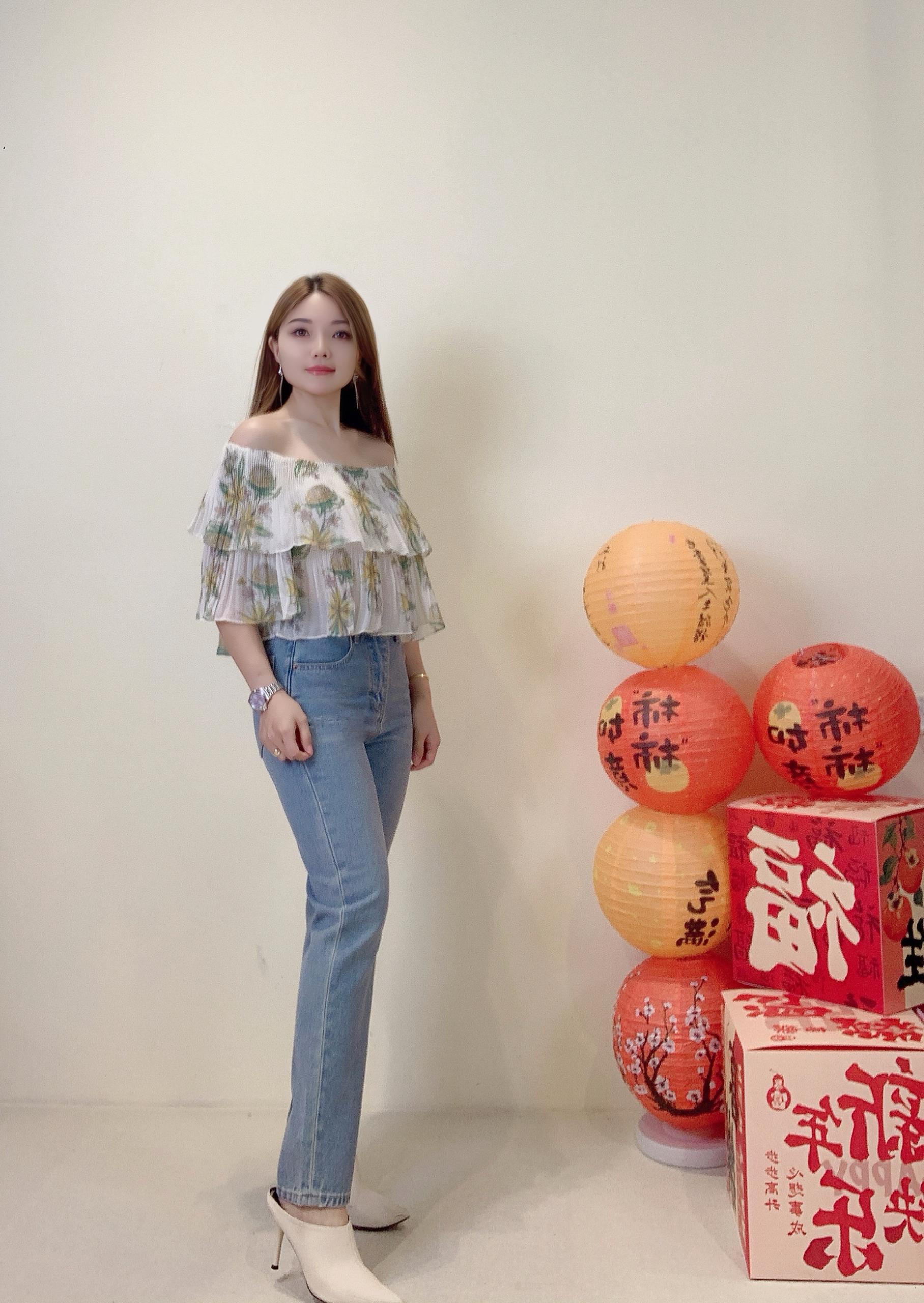 露肩褶裥设计上衣  T0778