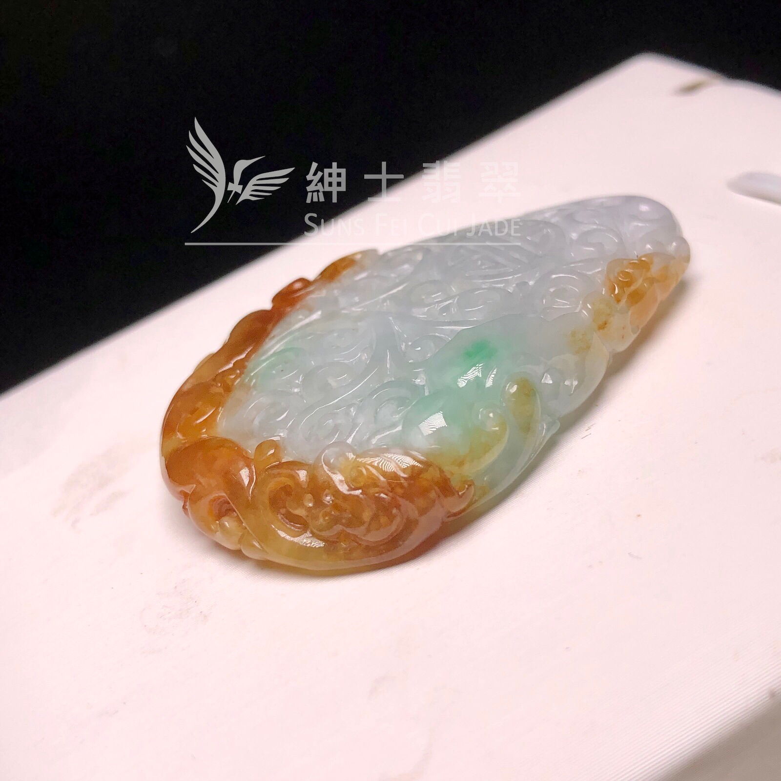 YK01139 翡飄翠復古雕花牌