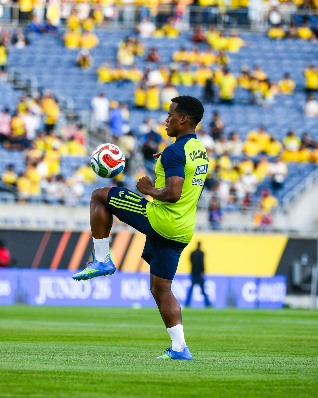 Adidas Colombia 哥倫比亞 2026-27 作客賽前訓練球衣 (可加印球員版贊助) JZ6239