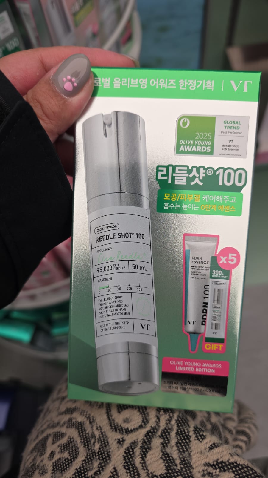 VT Cosmetics 的積雪草塗抹式微針精華Reedle Shot 100