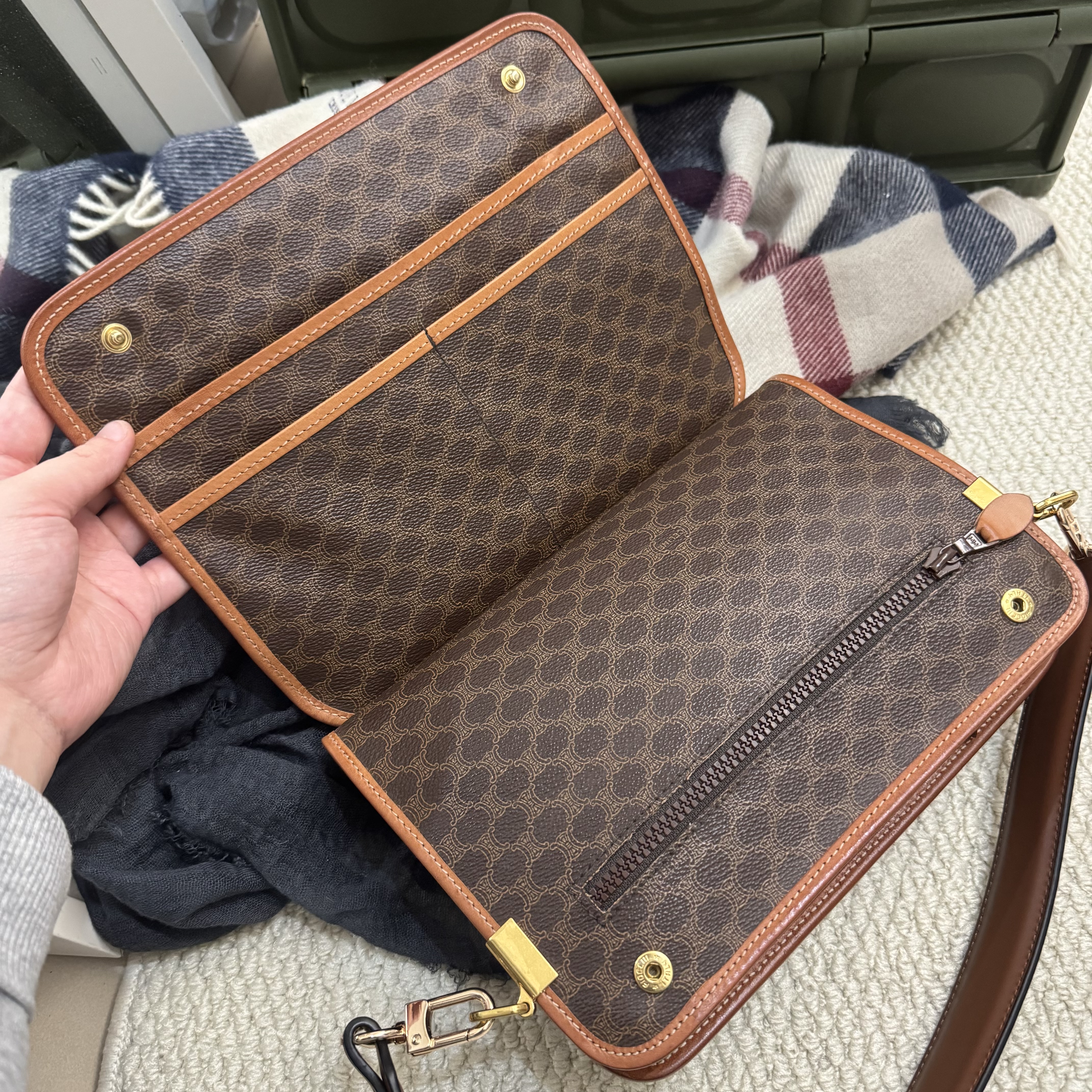 𝐂𝐞𝐥𝐢𝐧𝐞 𝐌𝐚𝐜𝐚𝐝𝐚𝐦 𝐏𝐨𝐮𝐜𝐡 𝐁𝐚𝐠 🐻