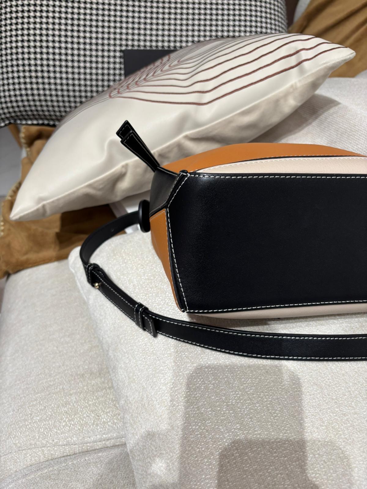 Loewe Puzzle Small 牛皮100%Authentic, 98%New ✅Dust bag