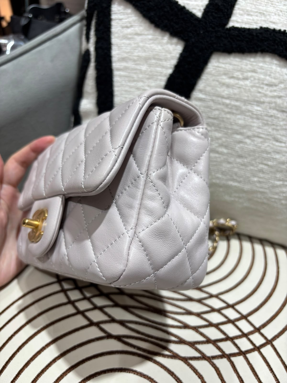 Chanel mini flap with pearl crush 金球方胖子 100%Authentic,98%new ✅晶片✅收據✅dust bag✅box