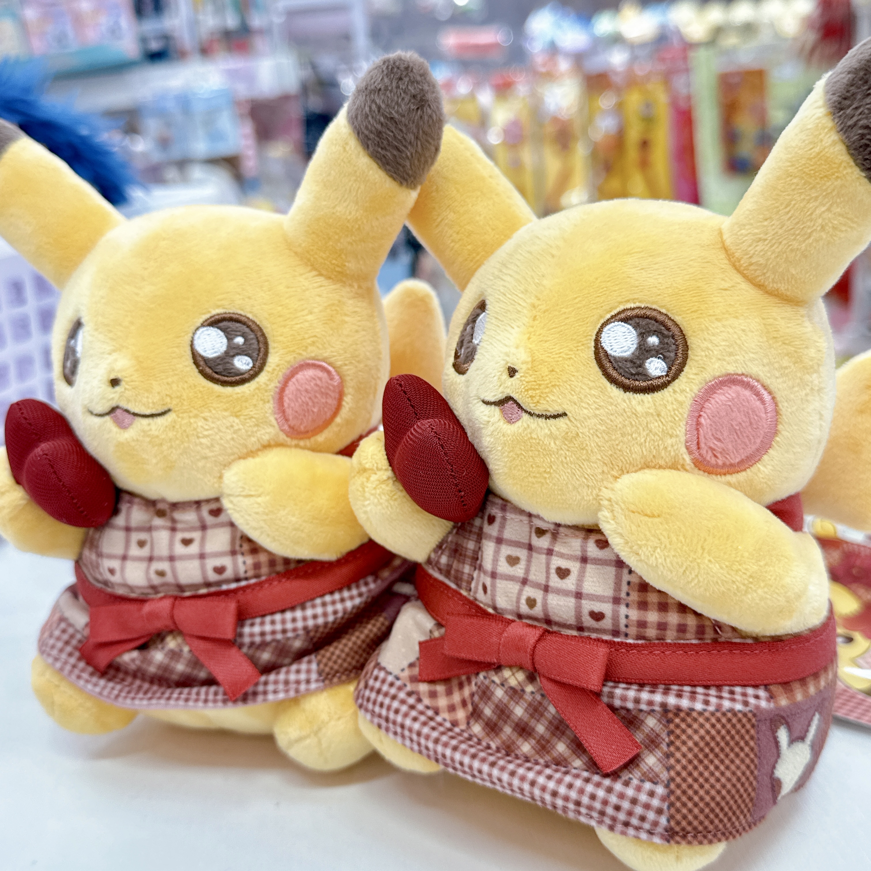 日本比卡超專門店限定版公仔 20 cm