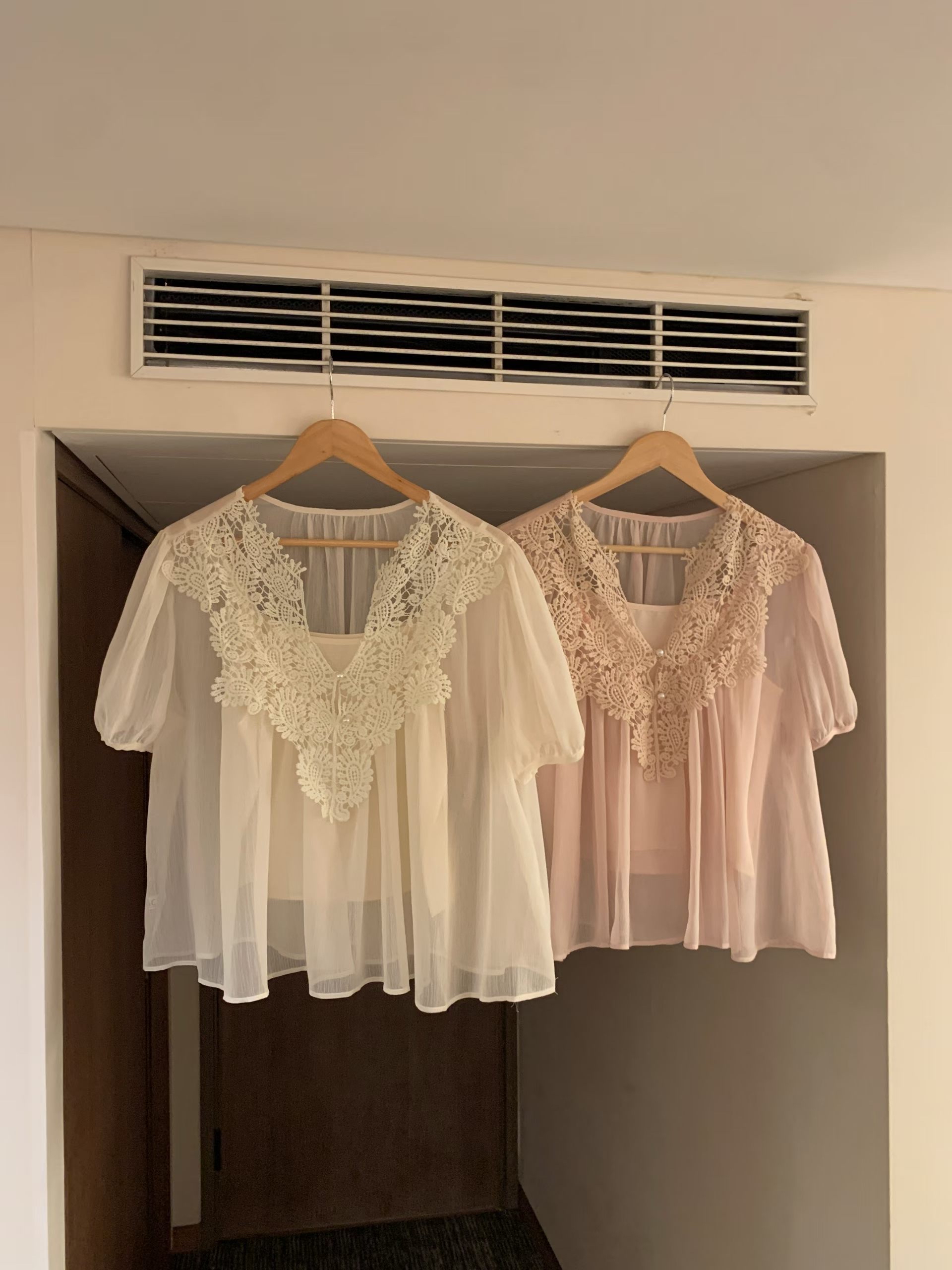 CT8 宮廷風V領蕾絲透紗Top