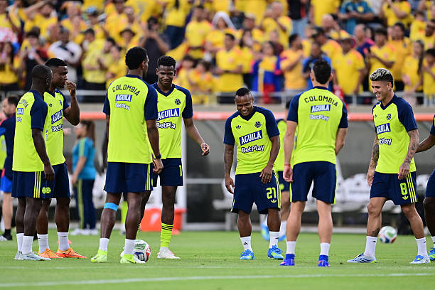 Adidas Colombia 哥倫比亞 2026-27 作客賽前訓練球衣 (可加印球員版贊助) JZ6239