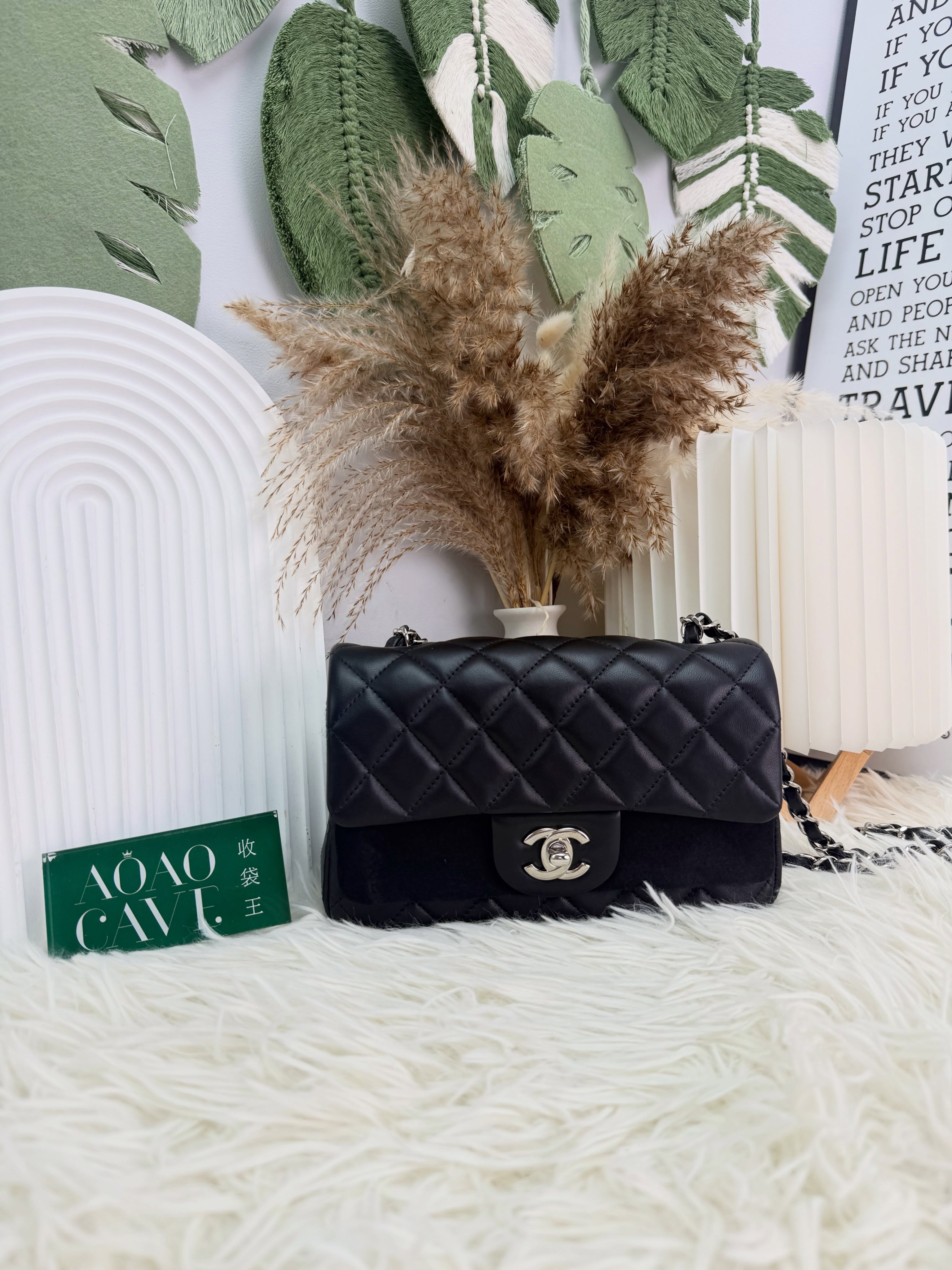 Chanel👜 PRE OWNED 🛍️黑銀 大mini 28開 英國單 有盒有塵袋🖤 