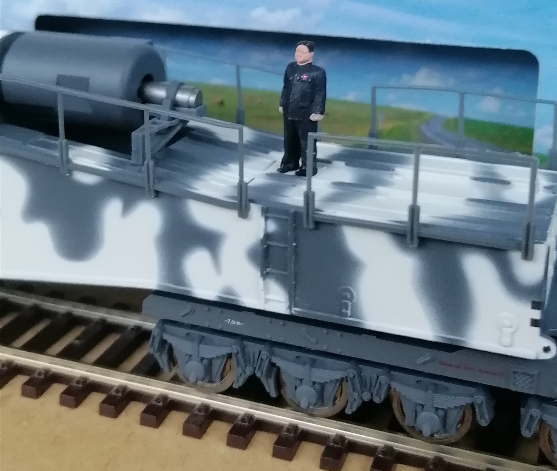金正恩 North Korean Supreme Leader Kim Jong-un HO-scale in decorated transparent box