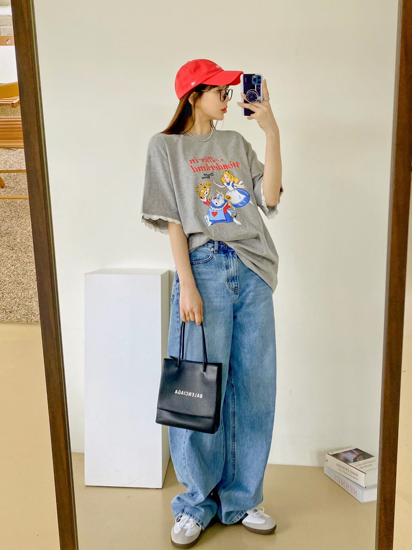 NB10 Alice in wonderland Tee 