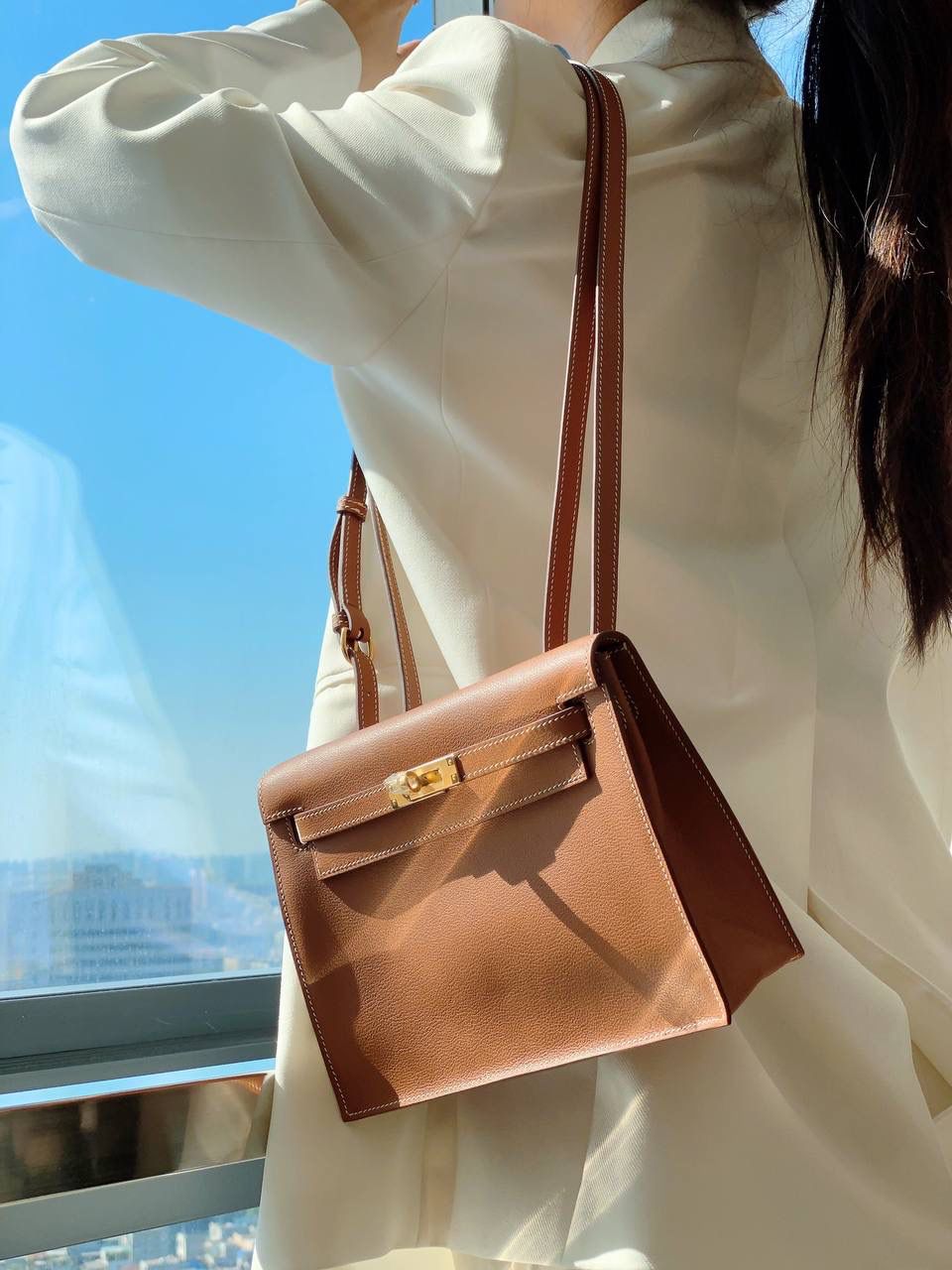 『金棕色·金』 ‘’Kᴇʟʟʏ ᴅᴀɴsᴇ • Evercolor 🎀 时尚圈就是一个圆！ 最厉害的就是六种背法： 斜背、侧背、肩背、腰包、背包、手包 集美们一定要安排起来‼️ 22Cm