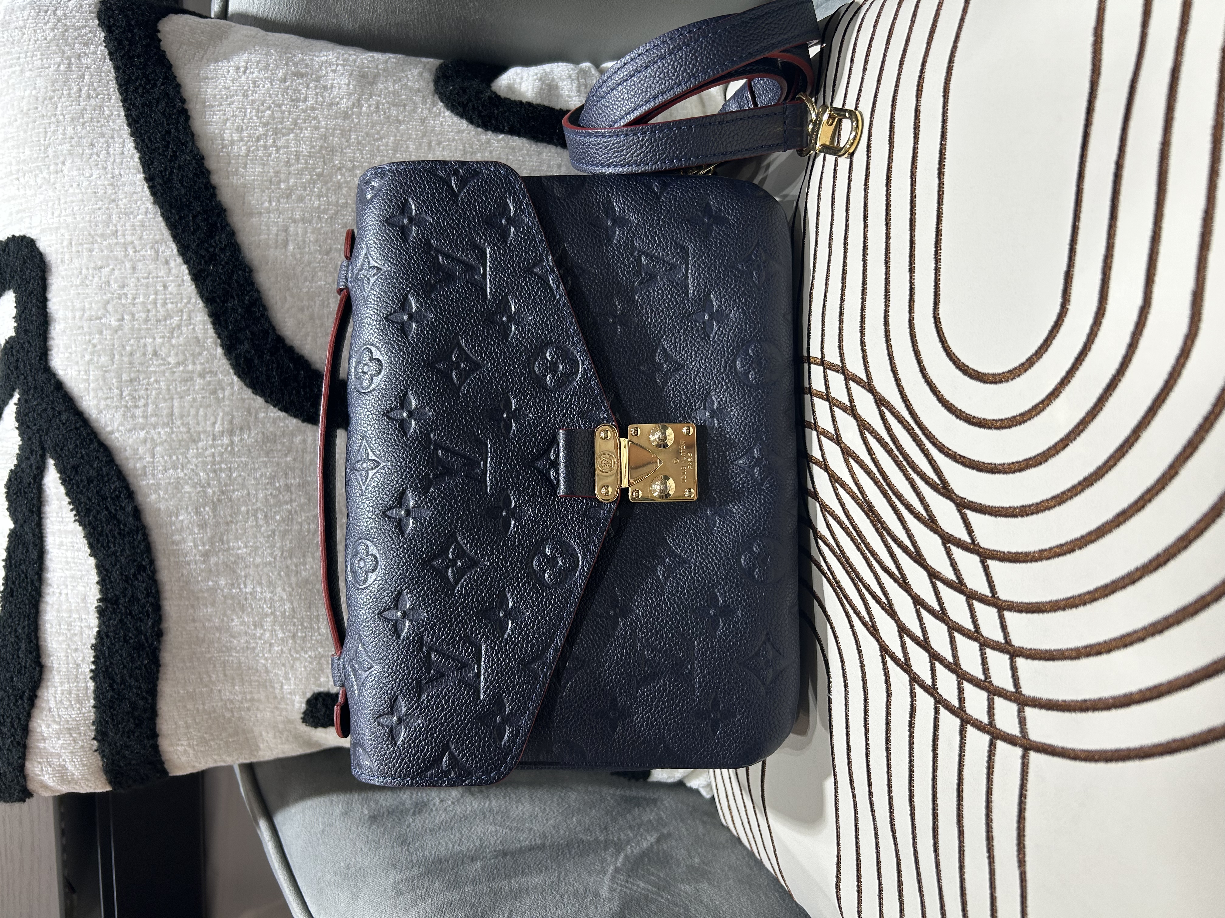 Louis Vuitton LV Metis Calfskin Monogram Empreinte Pochette Metis 2way bag M44071 100%Authentic, 98%New ✅Dust bag