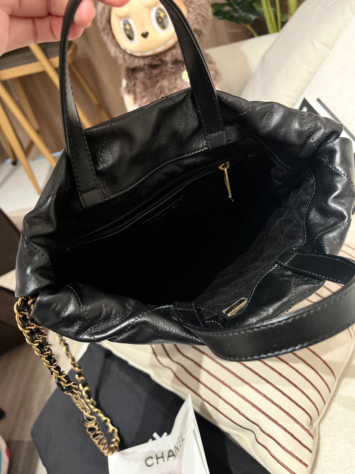 Chanel 22 backpack small 黑色牛皮金鏈, 100%Authentic, 98%new ✅專門店收據✅晶片✅Dust bag