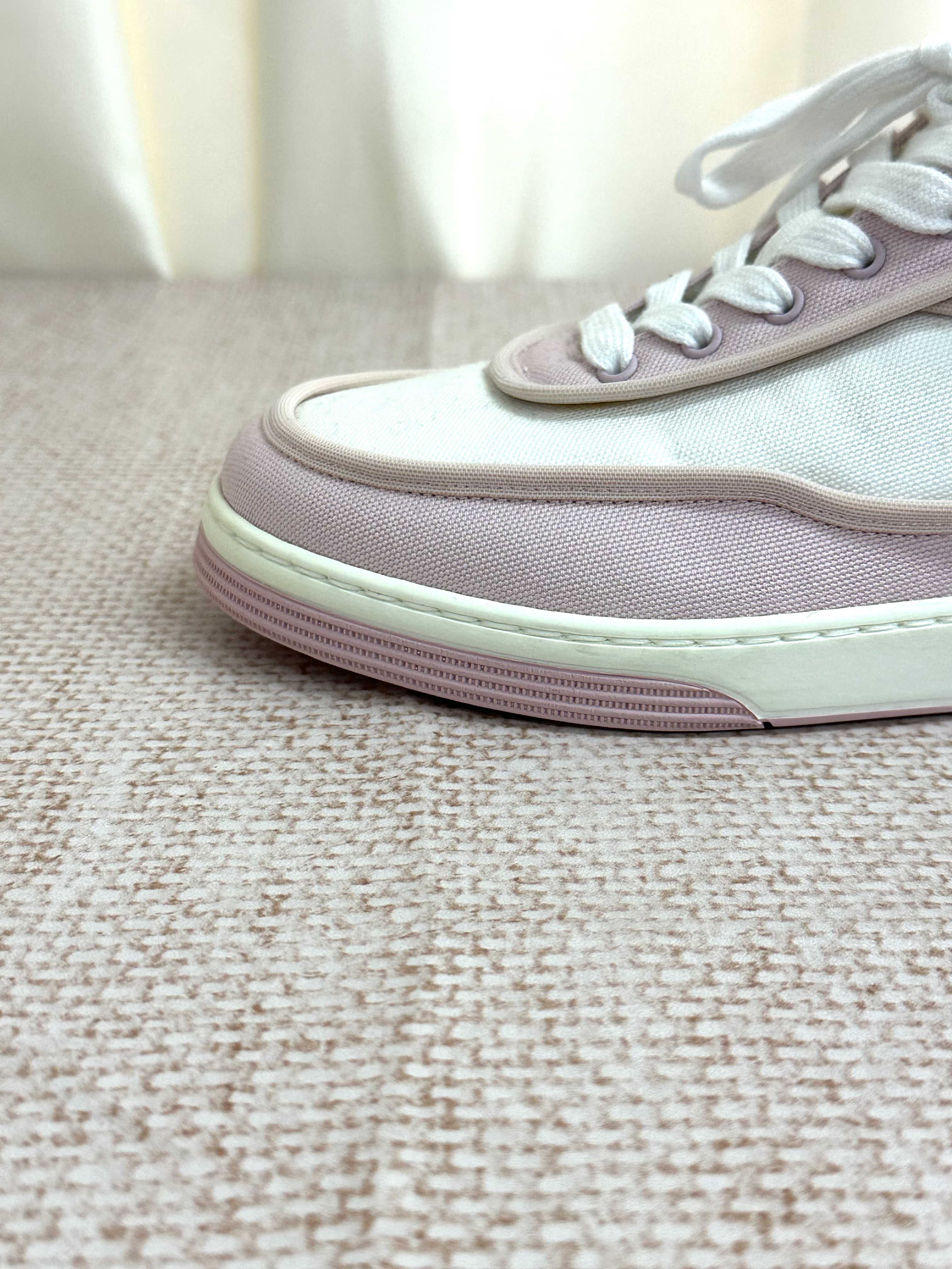 Pre-Owned Chanel Canvas Low Top Sneakers / Product Code: 26040720