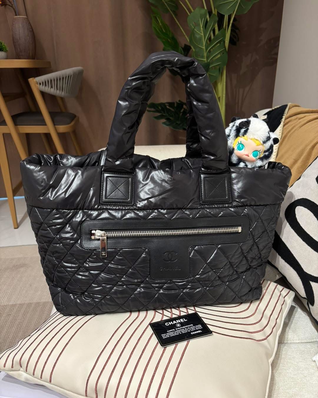 Chanel coco cocoon nylon 100%Authentic, 98%New  ✅card✅Dust bag