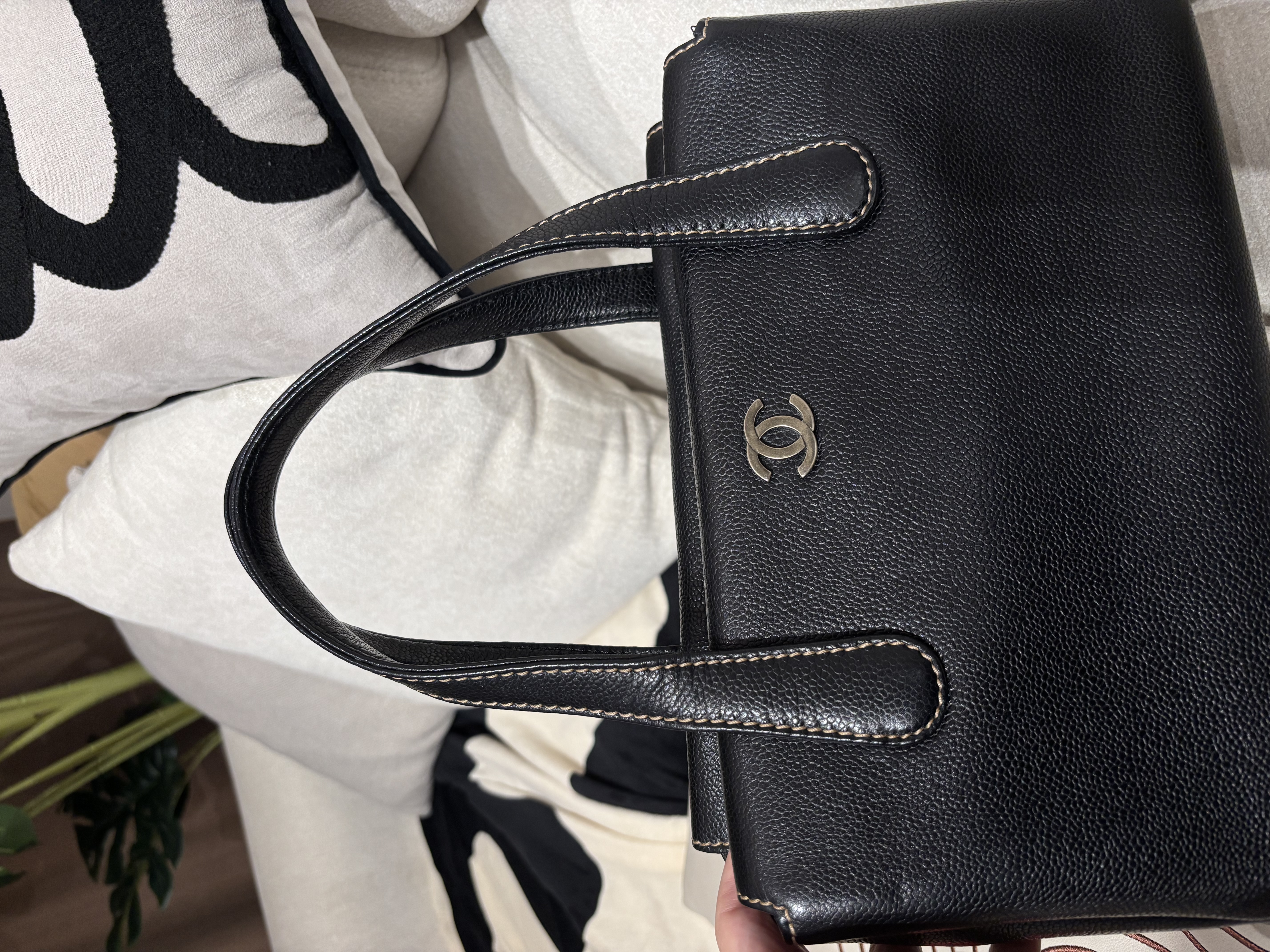 Chanel vintage shoulder bag cavier calfskin  100%Authentic ,95%new  ✅ 7*CARD ✅dust bag