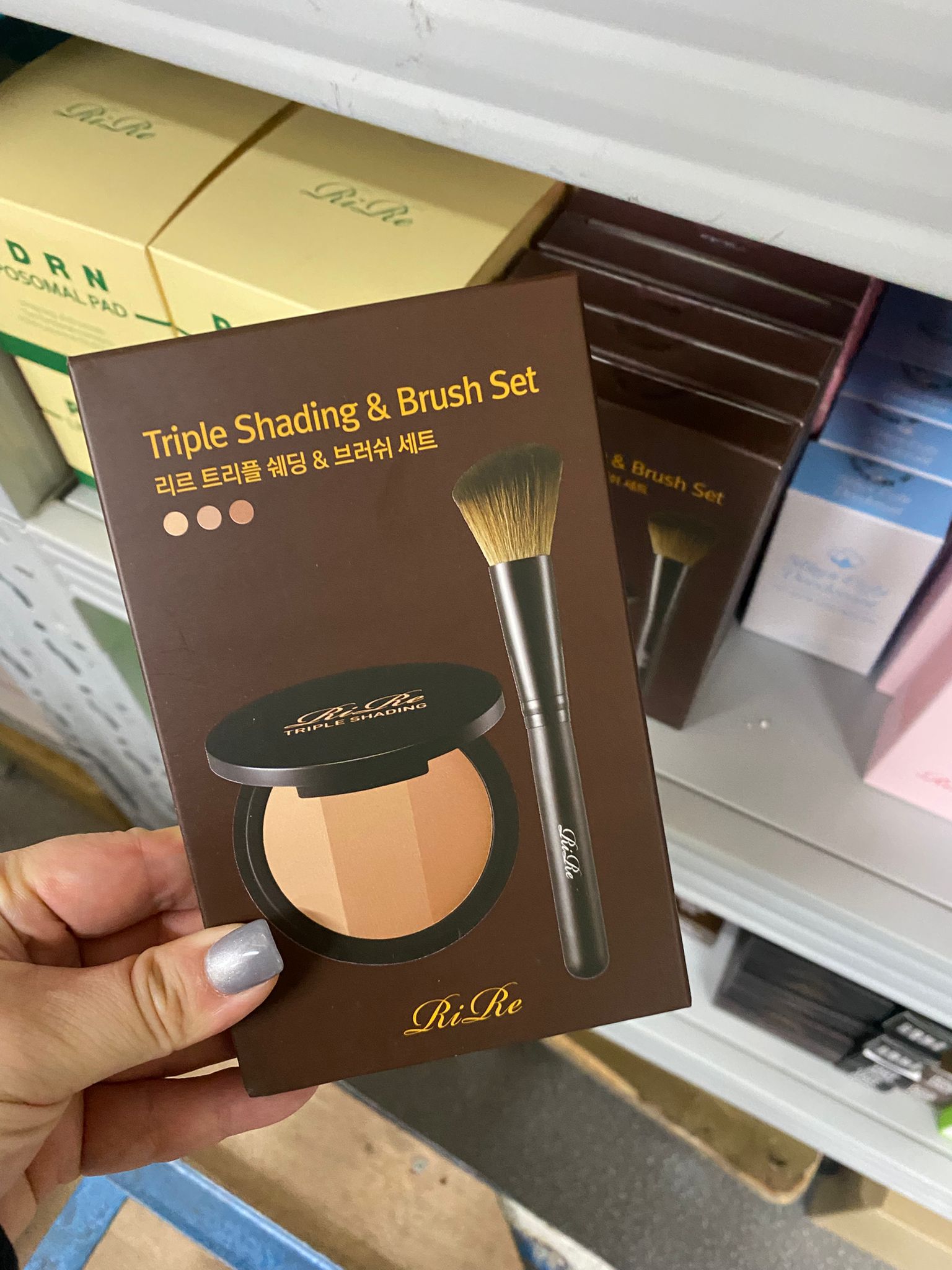 【 Rire 三色修容餅 + 修容掃套装 】