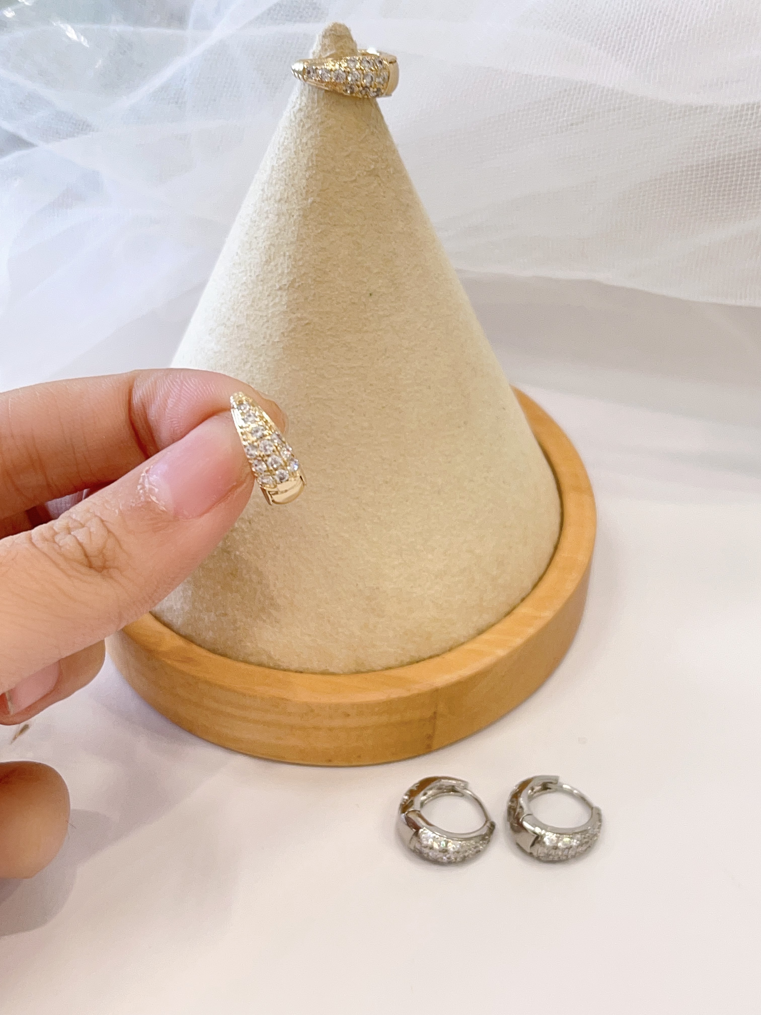 细闪晨露镶钻耳环