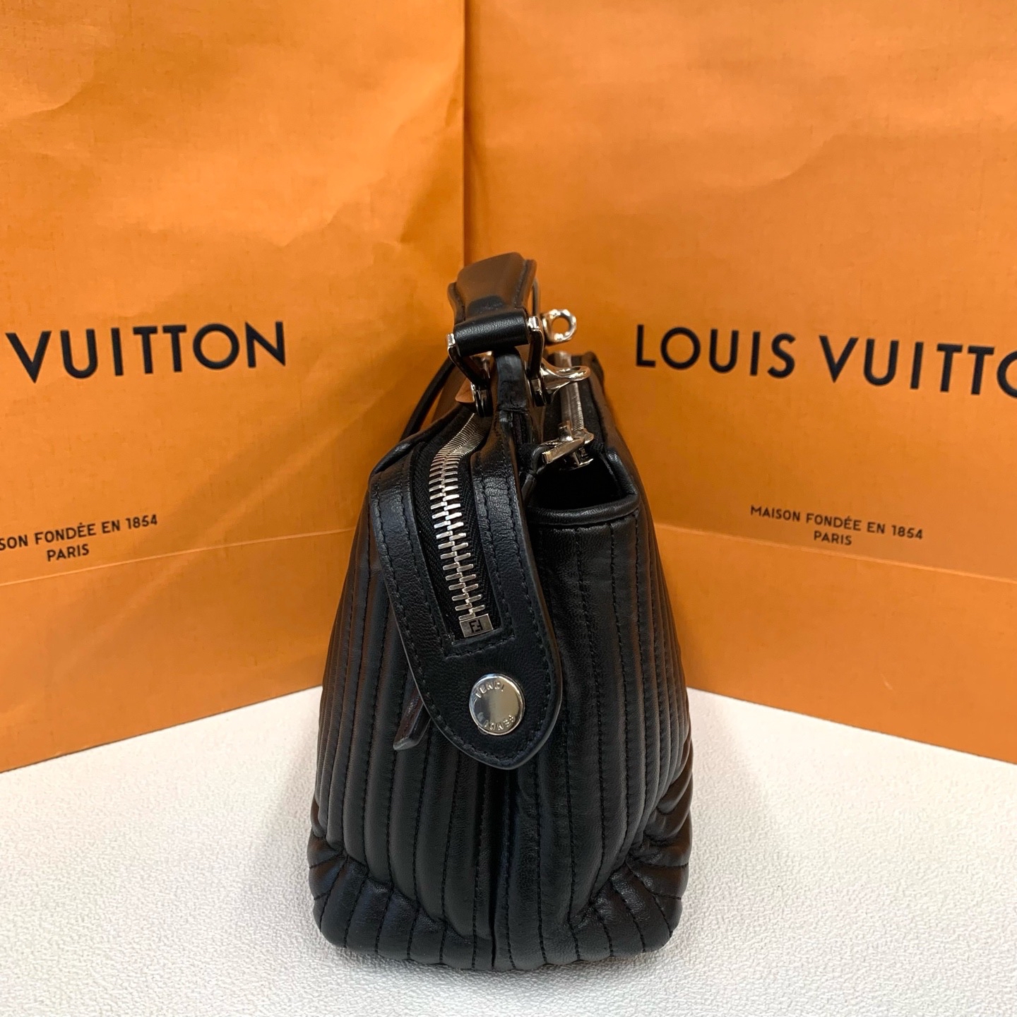 【預訂貨品】Fendi Dotcom黑銀牛皮斜孭袋