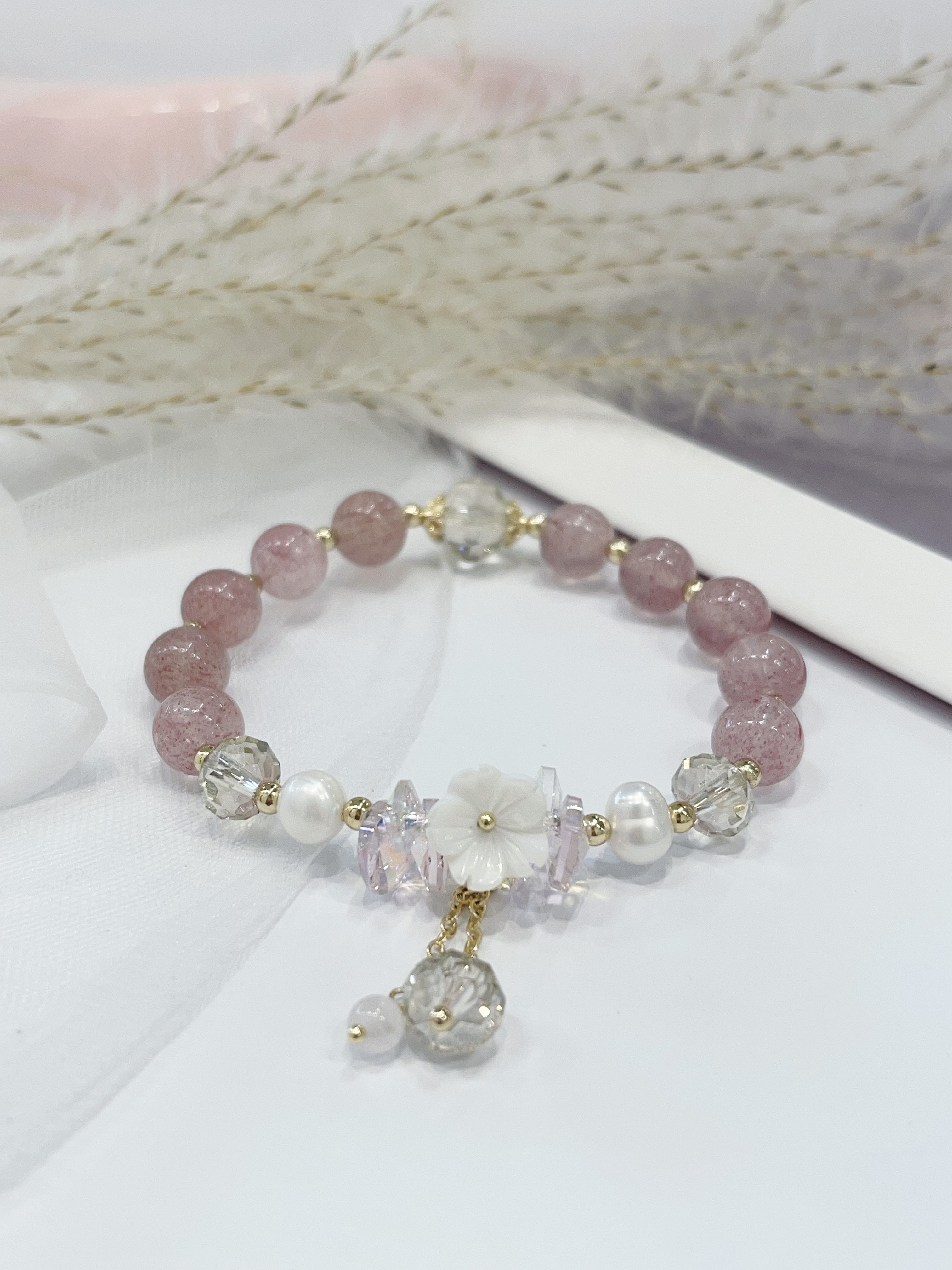 🍓草莓晶 Strawberry Quartz 手串｜8mm 贝壳小花设计款