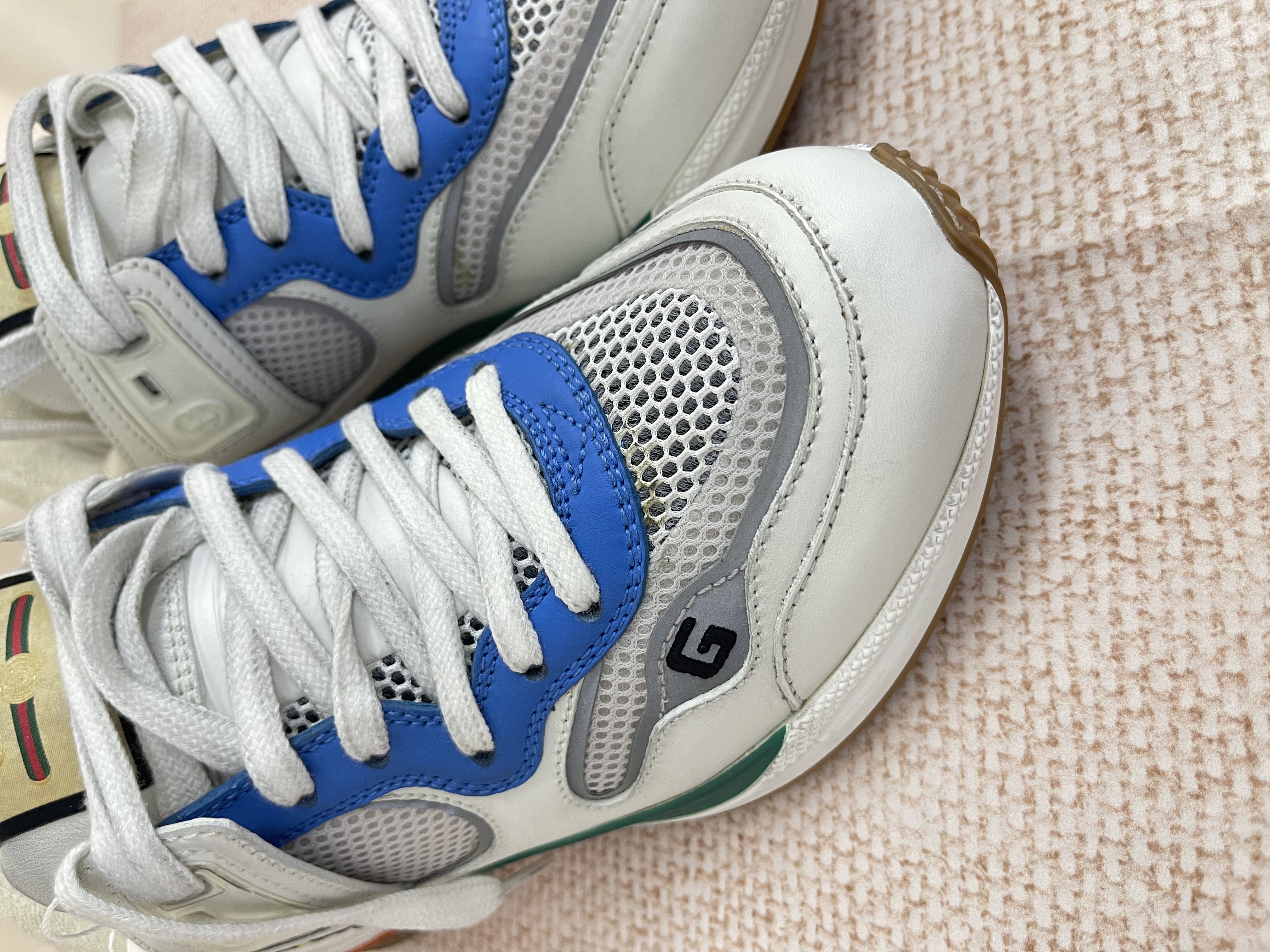 Unused item Gucci Sneakers / Product Code: 26042405