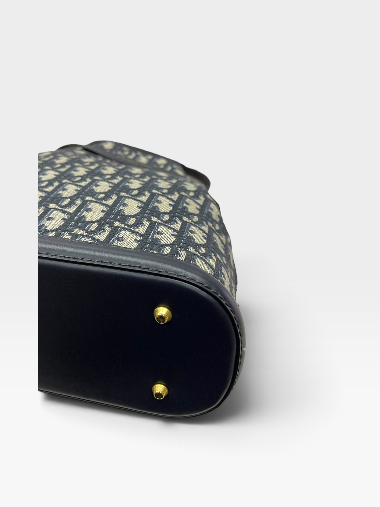 Pre-Owned DIOR Bucket Bag / Product Code: 092702