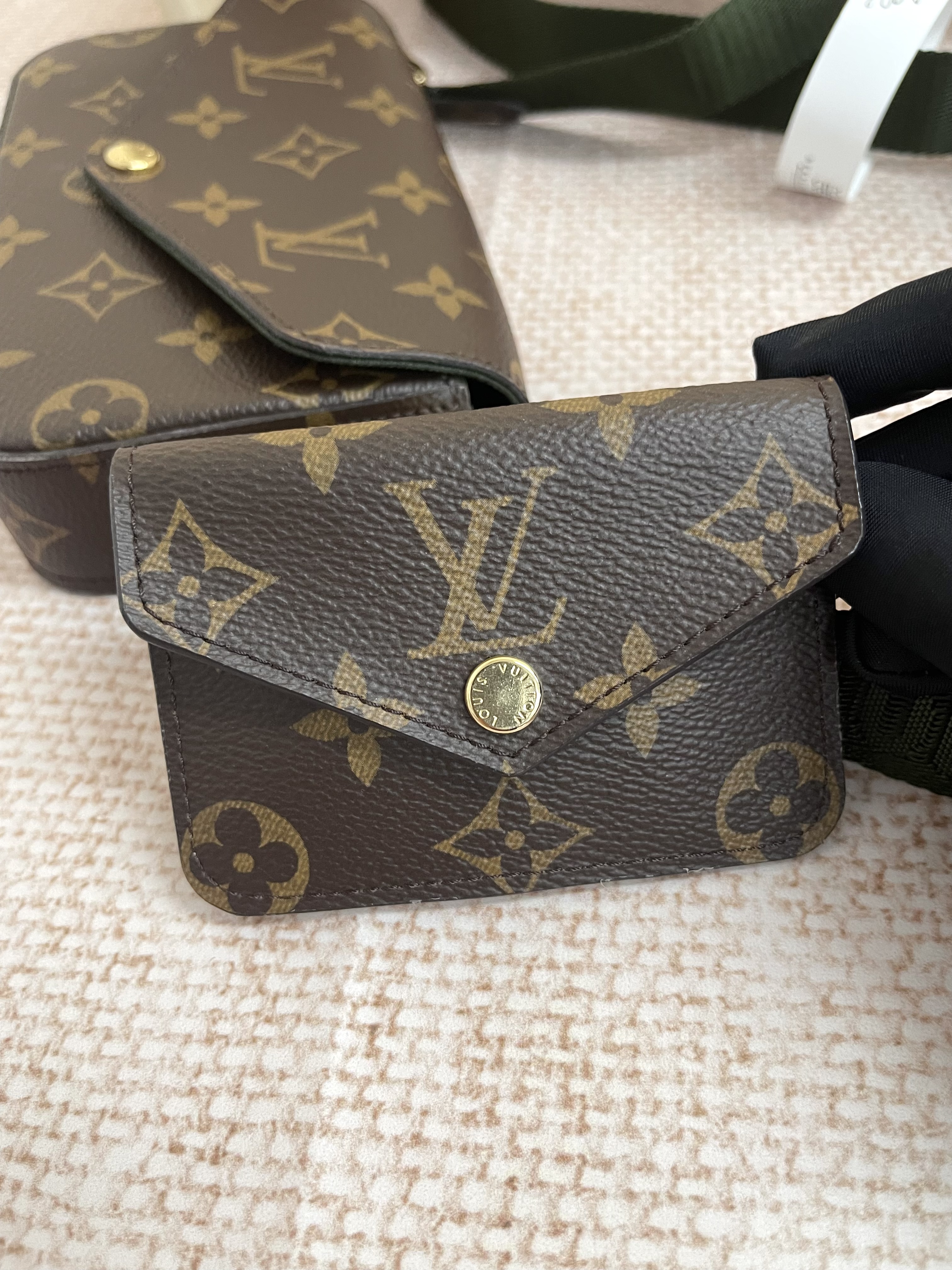 Pre-owned Louis Vuitton Félicie Strap & Go Monogram / Product Code: 26021307