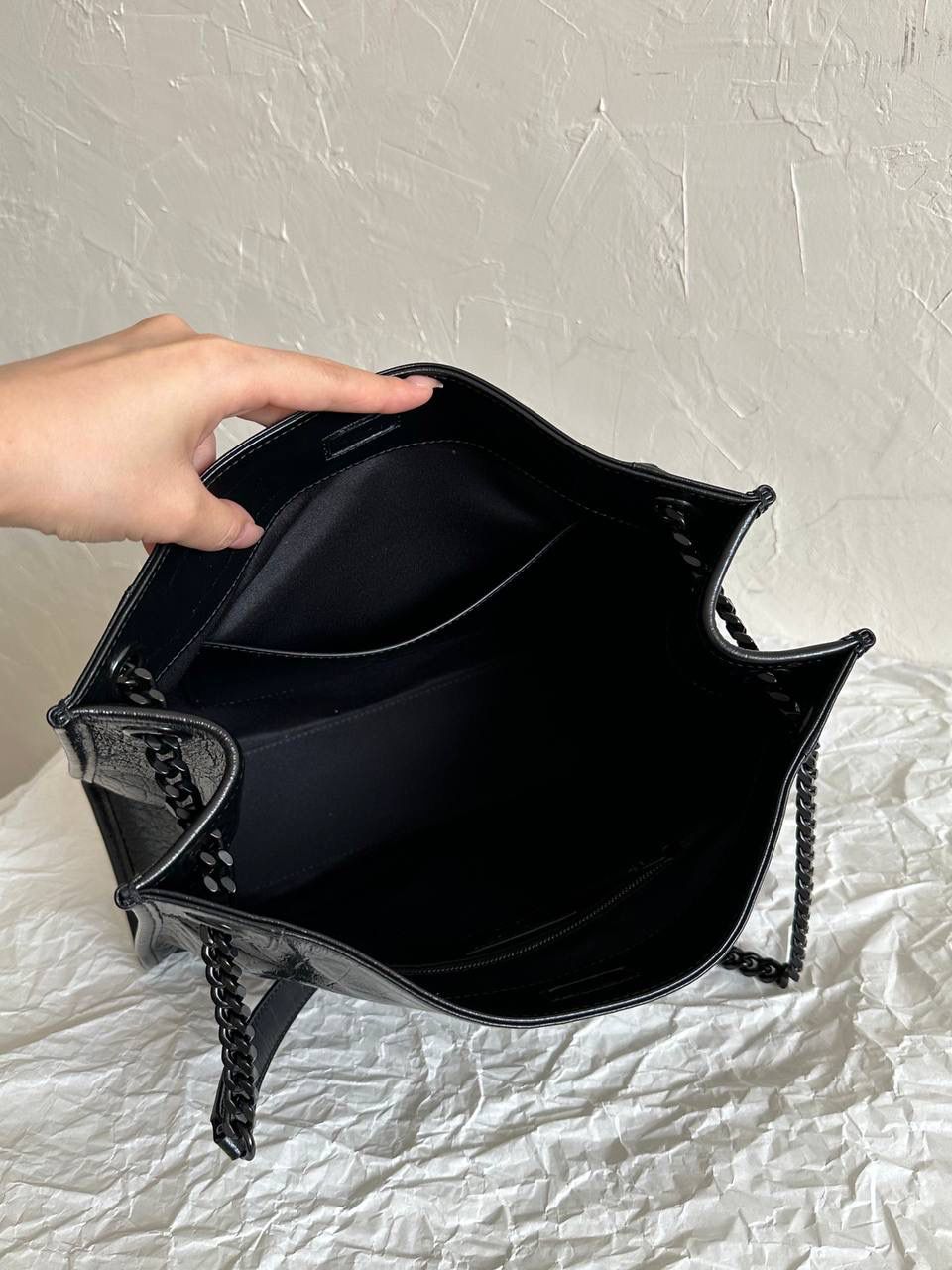 Saint Laurent 黑色鳄鱼纹压花皮革购物袋